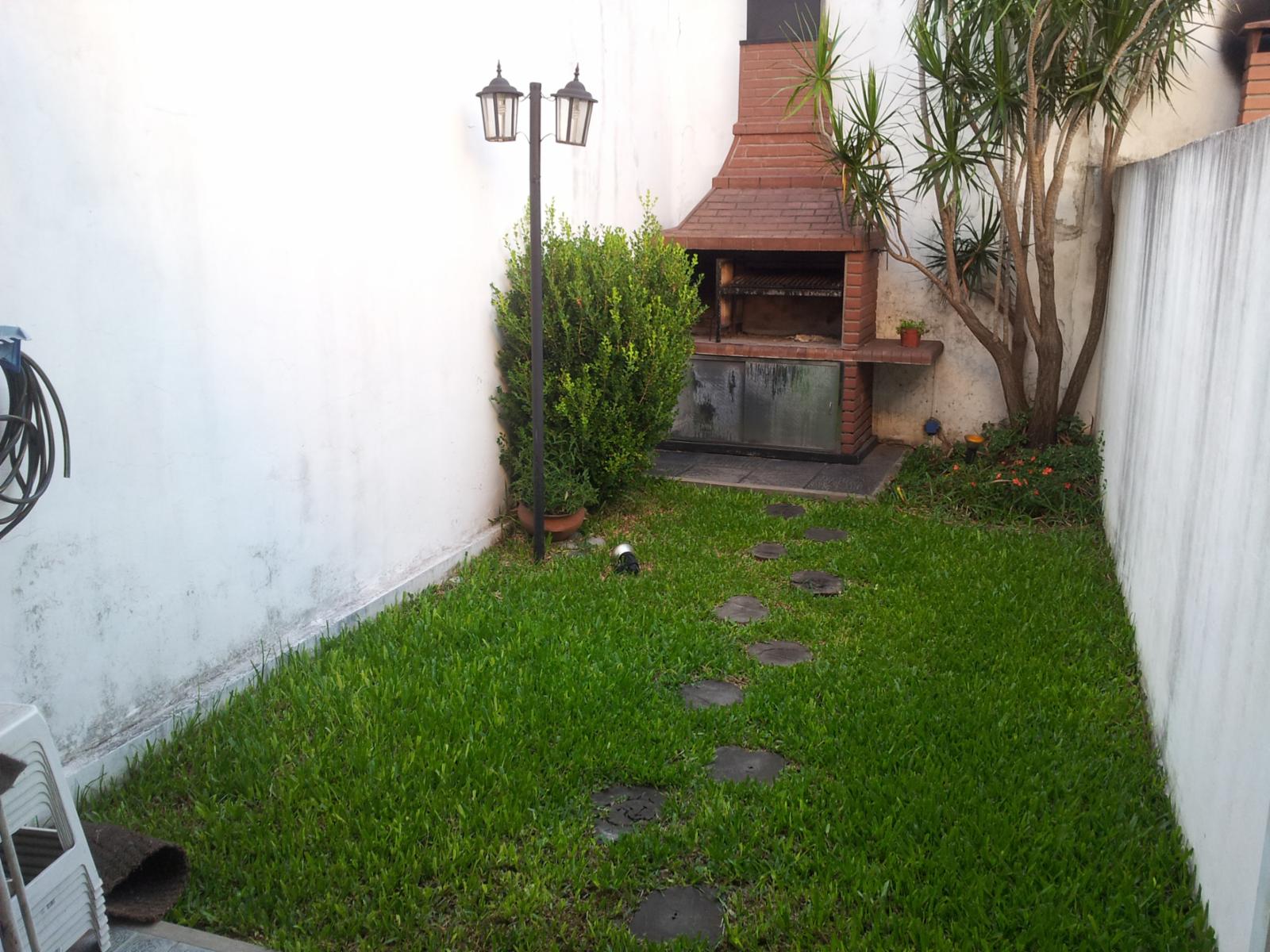 DUPLEX AL FRENTE 3 AMBIENTES CON COCHERA Y FONDO LIBRE 7 MTS — foto 2