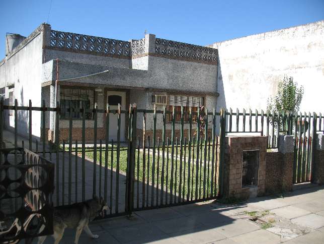 RAMOS MEJIA CASA 3 AMBIENTES CON ENT DE AUTO — foto 2
