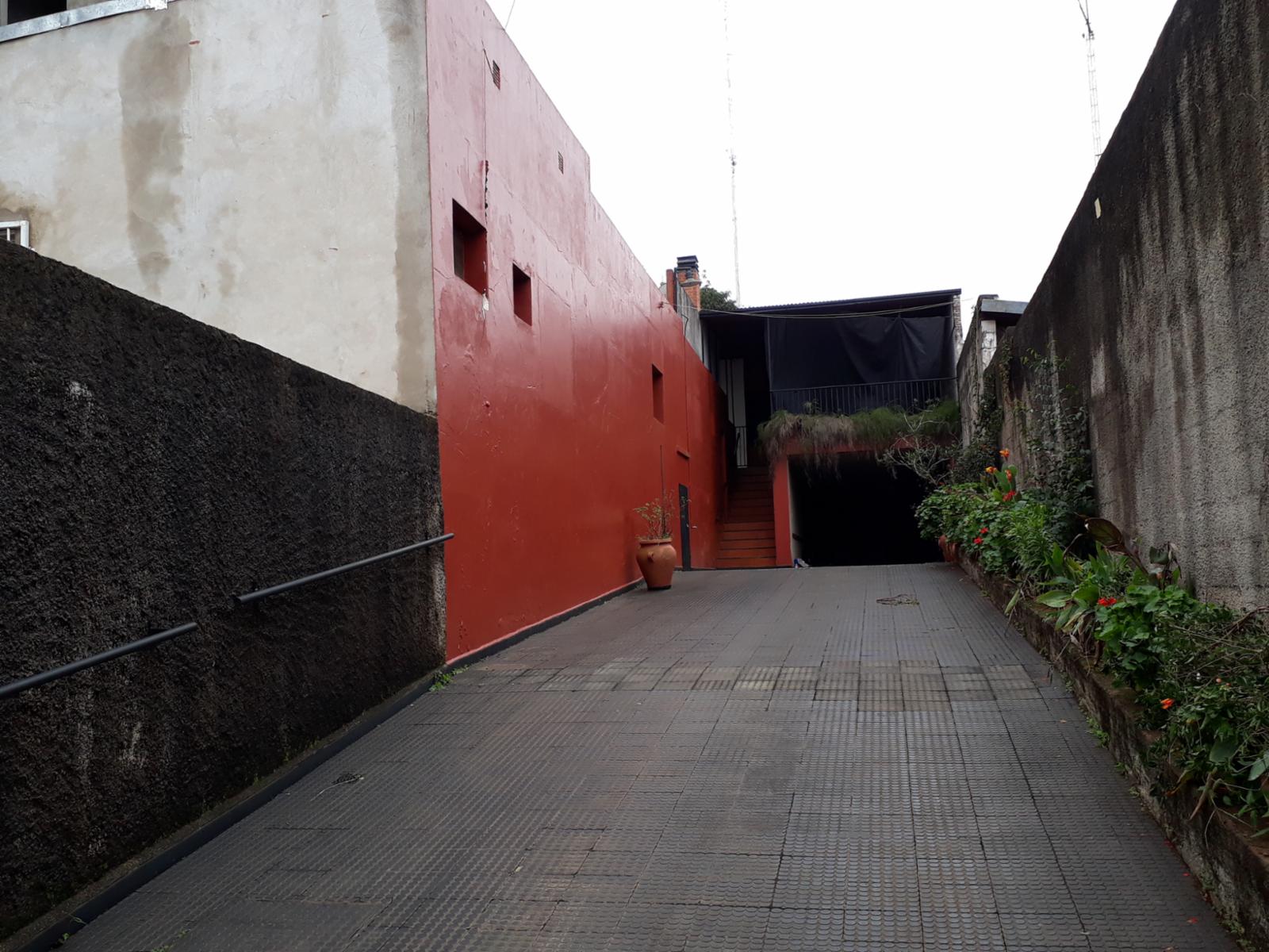 EXCELENTE OPORTUNIDAD GUIDEK STASIUK VENDE INMUEBLE SOBRE CALLE SANTA FE — foto 2