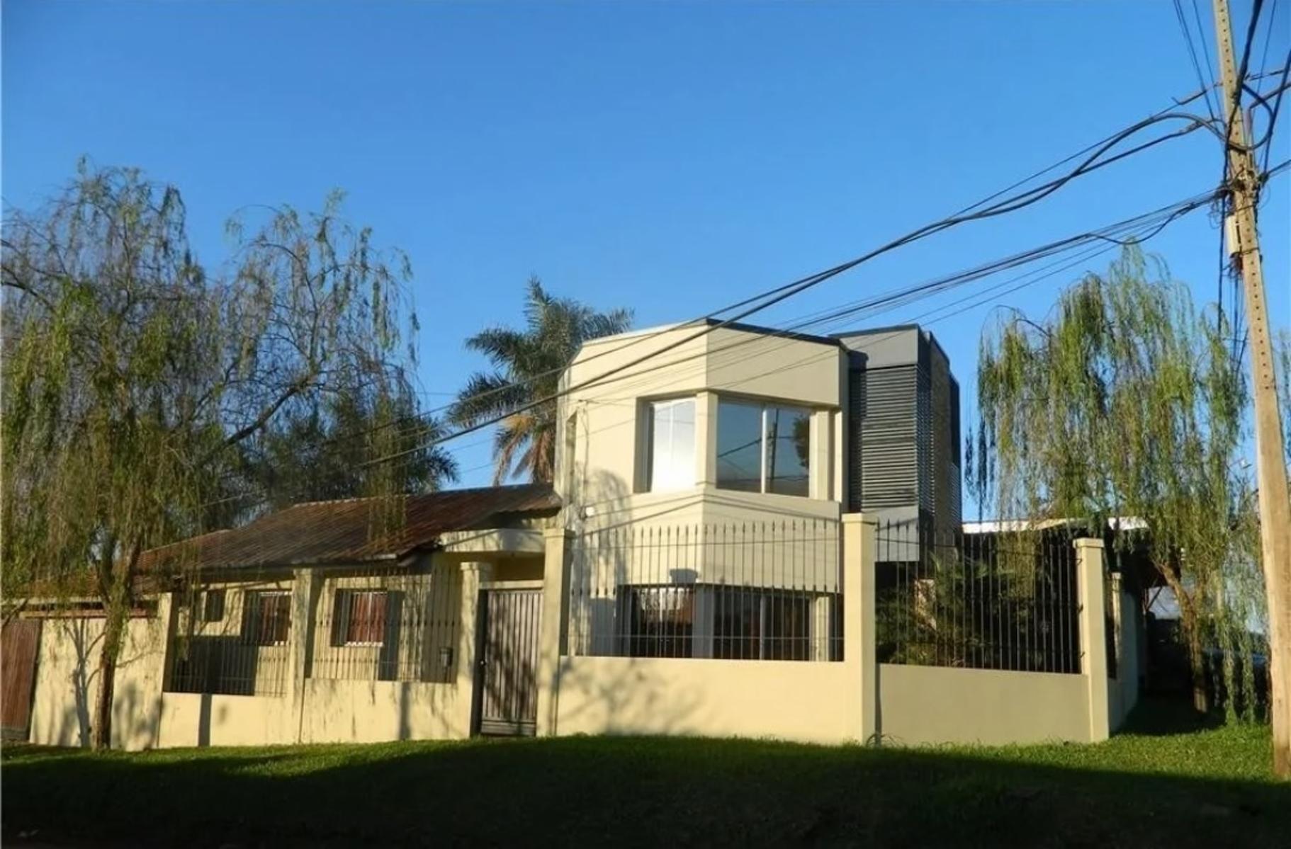 GUIDEK STASIUK PROPIEDADES VENDE EXCELENTE CASA A 50 MTS. DE AV. LAS AMERICAS