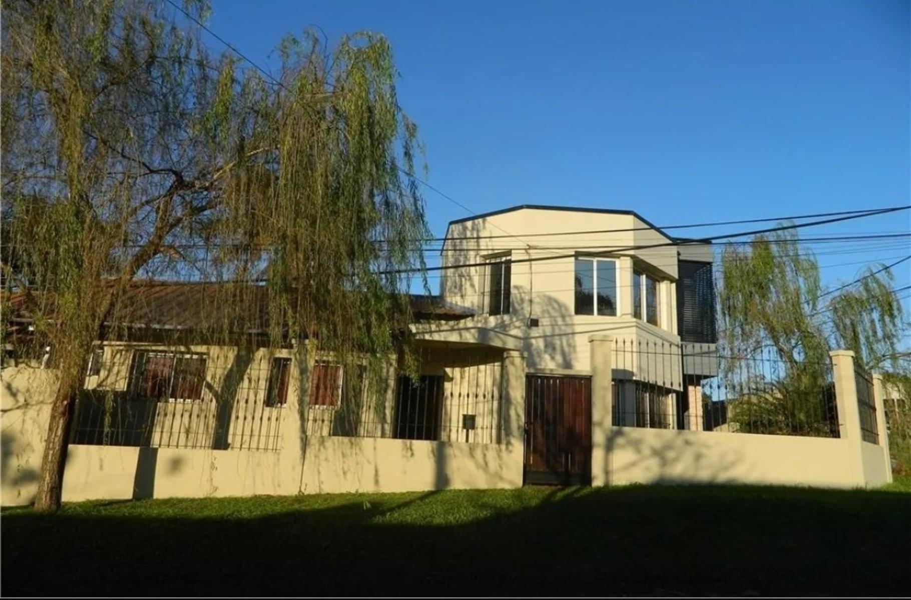 GUIDEK STASIUK PROPIEDADES VENDE EXCELENTE CASA A 50 MTS. DE AV. LAS AMERICAS — foto 3