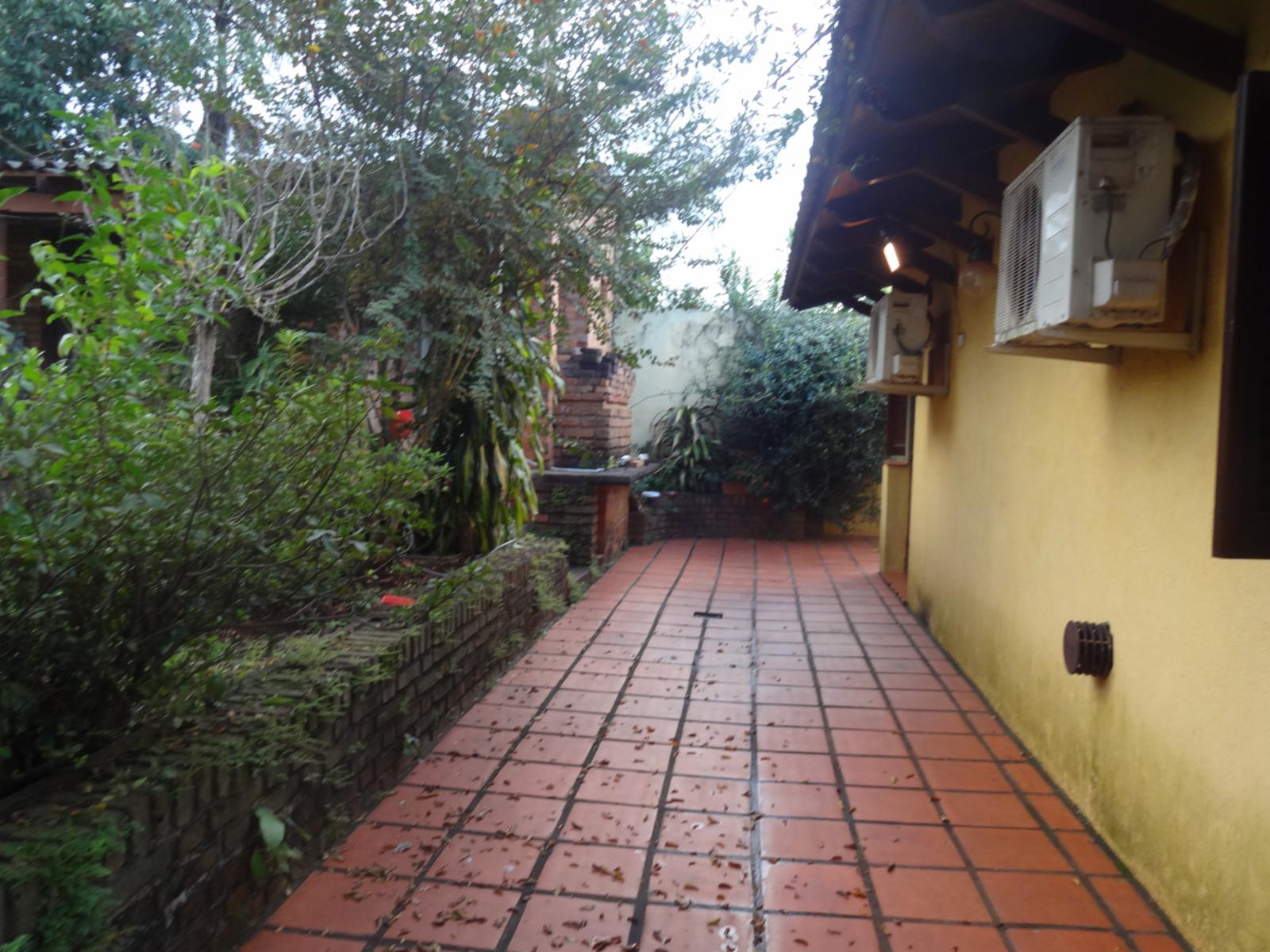 GUIDEK - STASIUK PROPIEDADES VENDE EXCELENTE CASA EN MUY BUENA UBICACION — foto 2