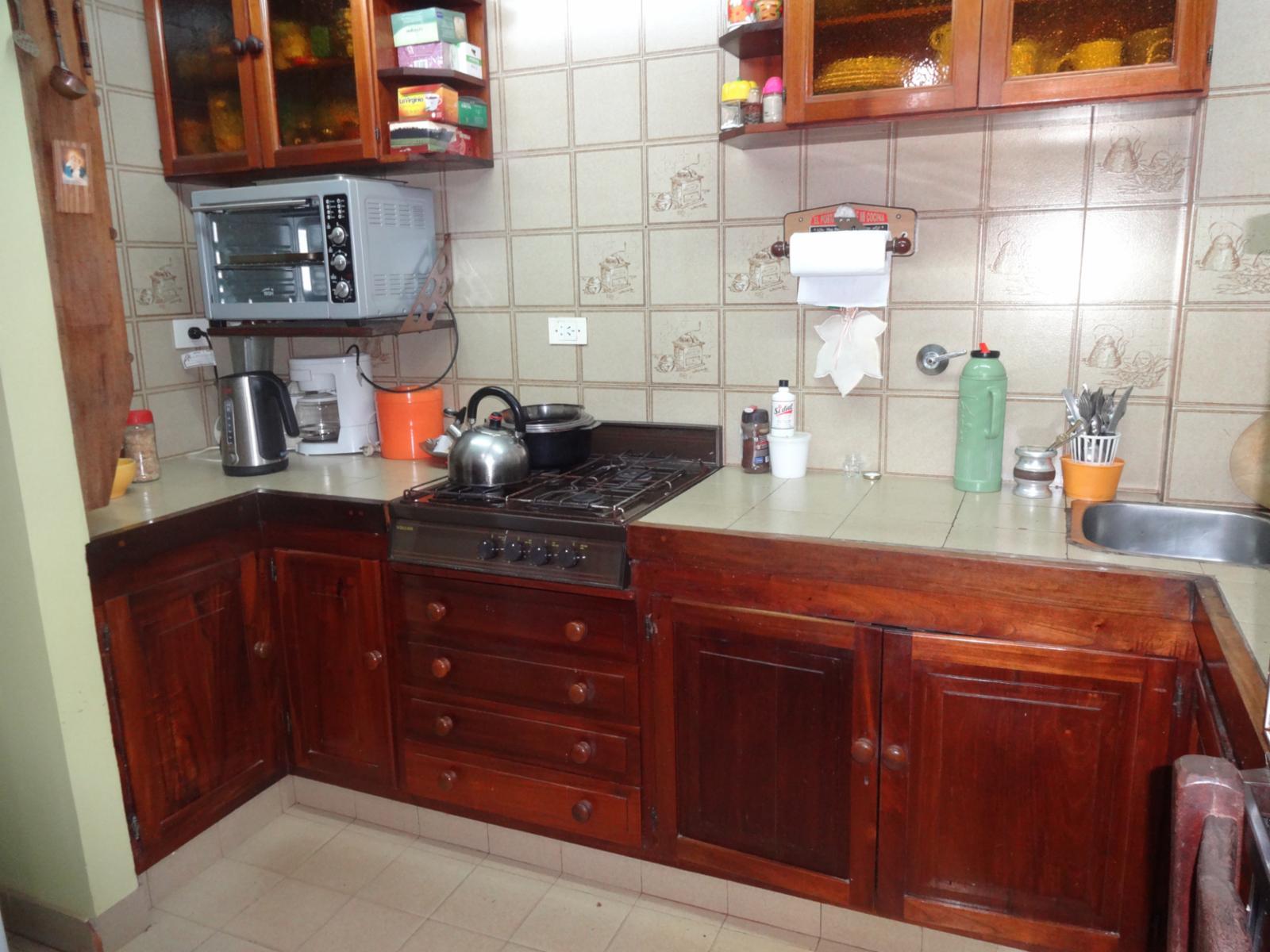 GUIDEK - STASIUK PROPIEDADES VENDE EXCELENTE CASA EN MUY BUENA UBICACION — foto 3