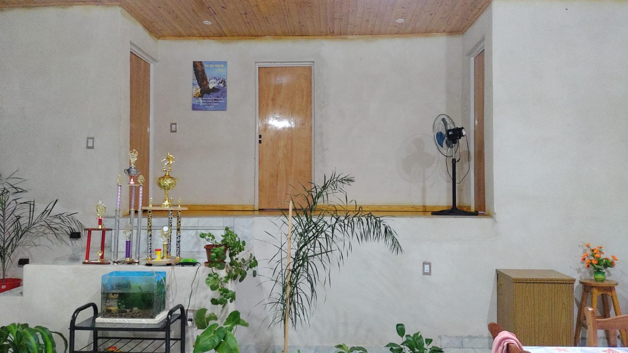 GUIDEK STASIUK PROPIEDADES VENDE AMPLIA CASA DE 4 DORMITORIOS — foto 2
