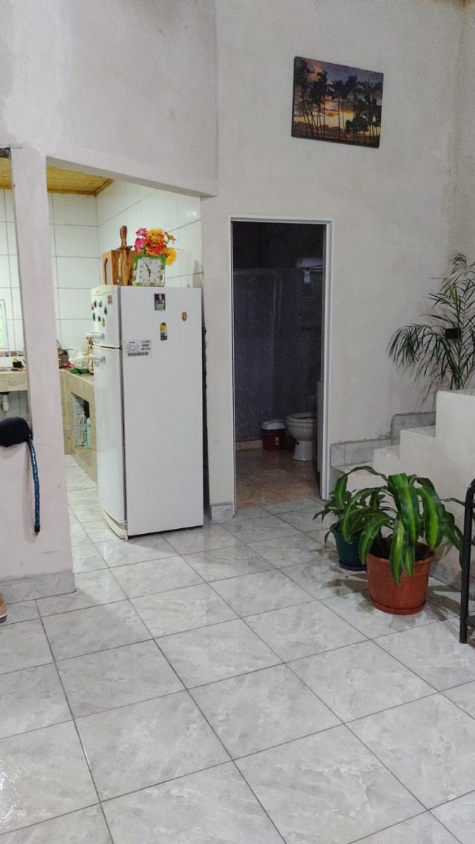 GUIDEK STASIUK PROPIEDADES VENDE AMPLIA CASA DE 4 DORMITORIOS — foto 4
