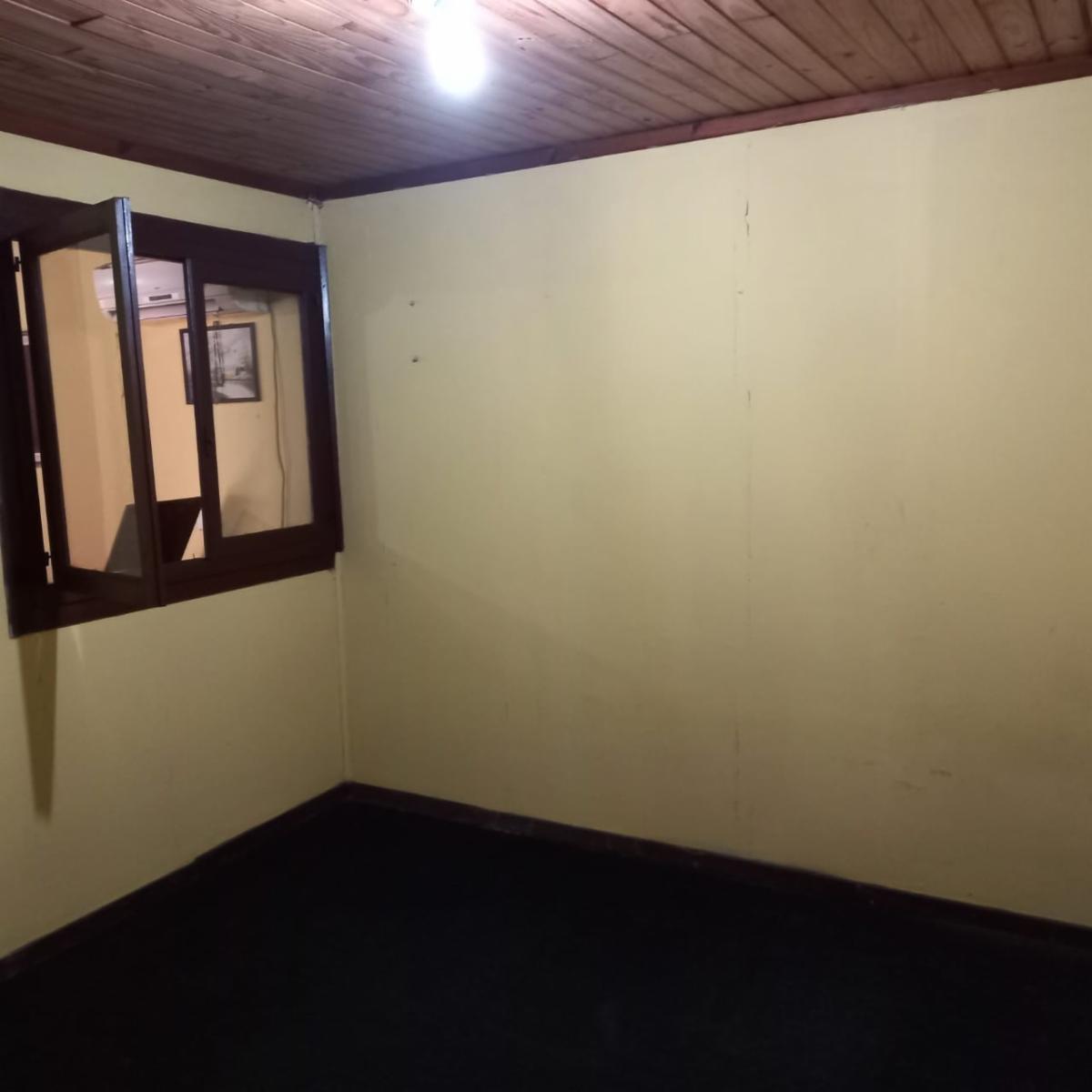 GUIDEK STASIUK PROPIEDADES VENDE CASA SOBRE AVENIDA PRINCIPAL — foto 3