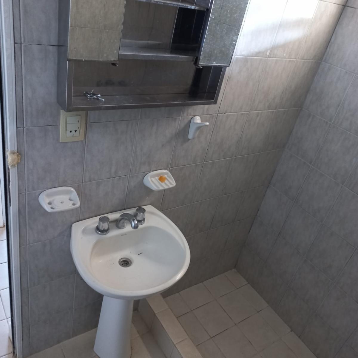 GUIDEK STASIUK PROPIEDADES ALQUILA AMPLIO DEPARTAMENTO ZONA CENTRO - 2