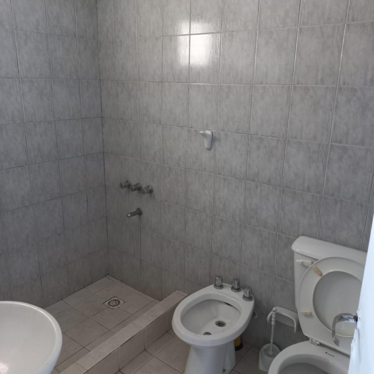 GUIDEK STASIUK PROPIEDADES ALQUILA AMPLIO DEPARTAMENTO ZONA CENTRO - 3