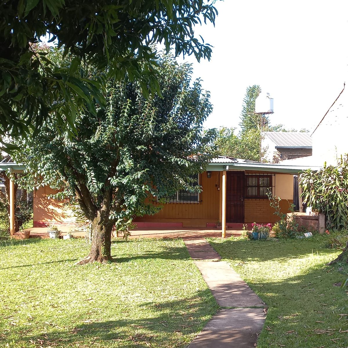 GUIDEK STASIUK PROPIEDADES VENDE TERRENO CON CASA