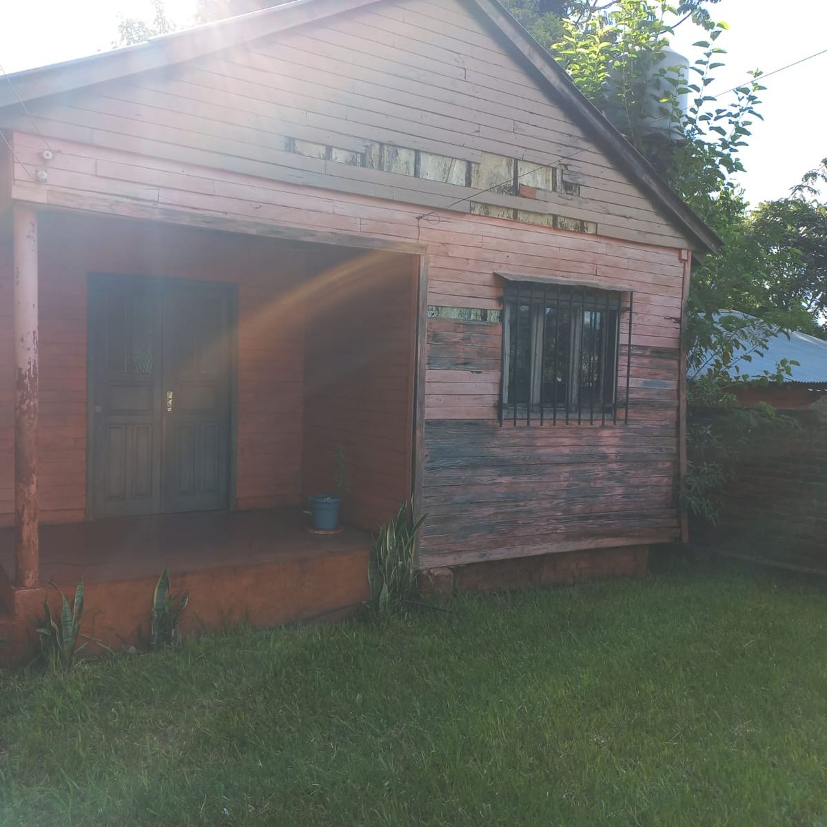 GUIDEK STASIUK PROPIEDADES VENDE TERRENO CON CASA DE MADERA — foto 2