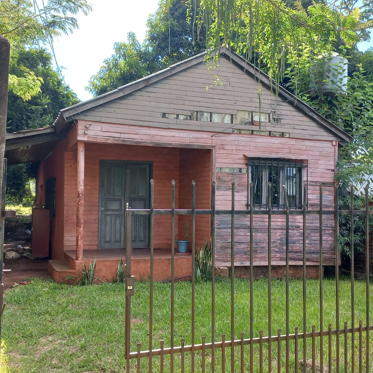 GUIDEK STASIUK PROPIEDADES VENDE TERRENO CON CASA DE MADERA — foto 3