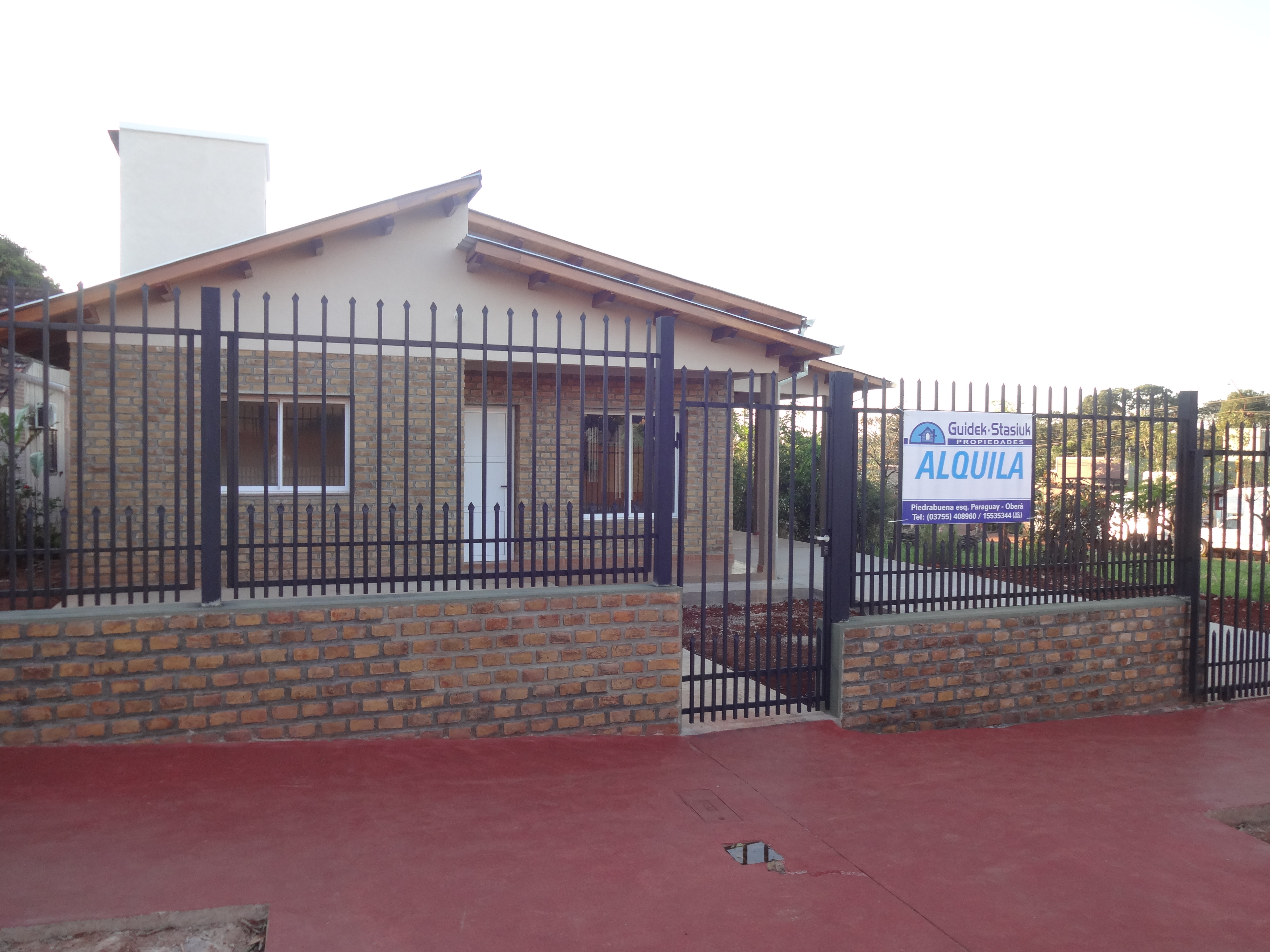 GUIDEK STASIUK PROPIEDADES ALQUILA CASA DE DOS DORMITORIOS - 1