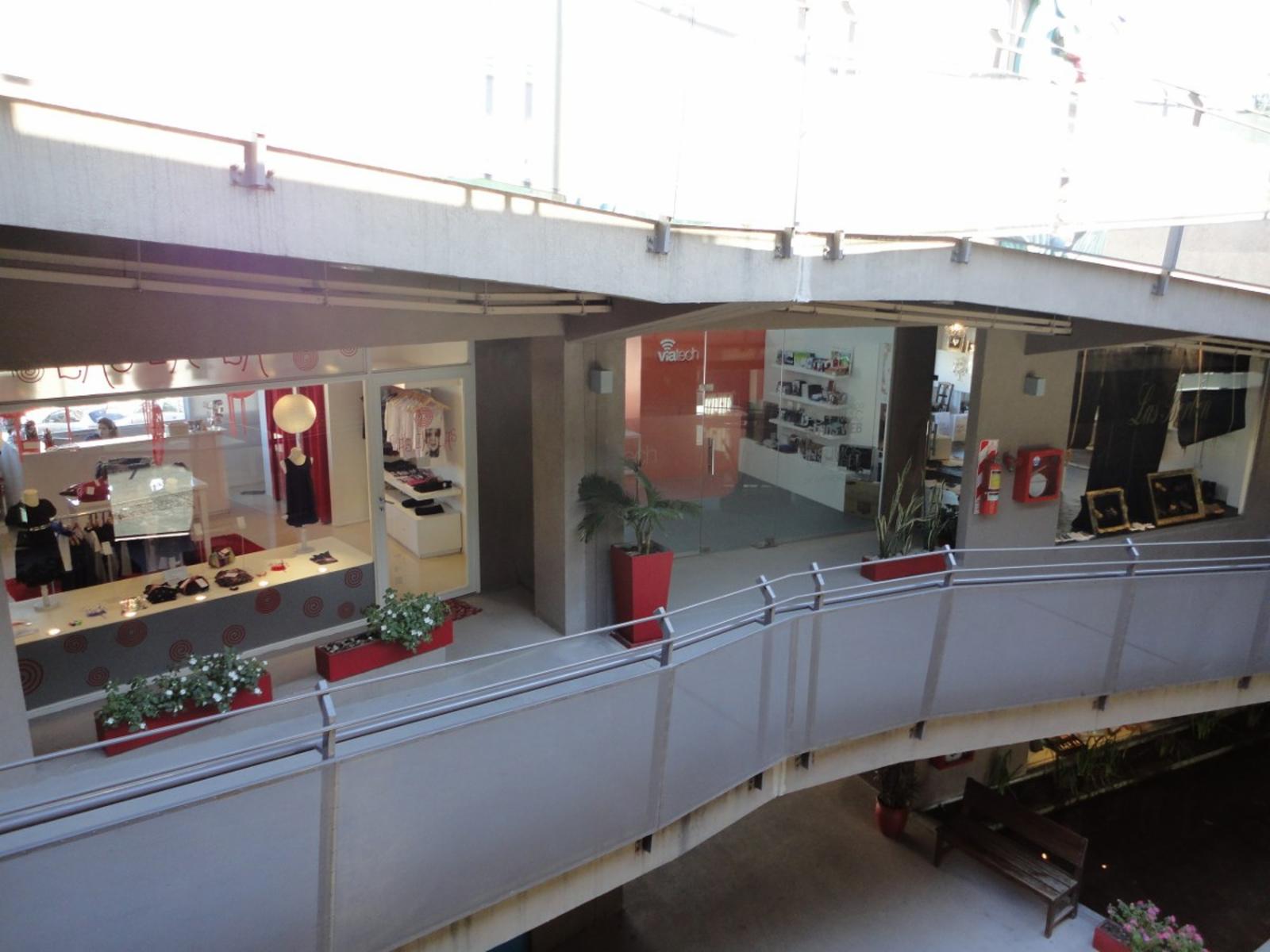 VENTA LOCAL -PASEO DE COMPRAS VIA PILAR — foto 3