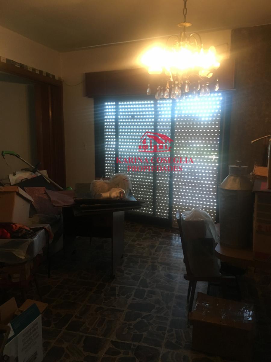 CASA CON LOCALES EN VENTA . JOSE C PAZ - 11
