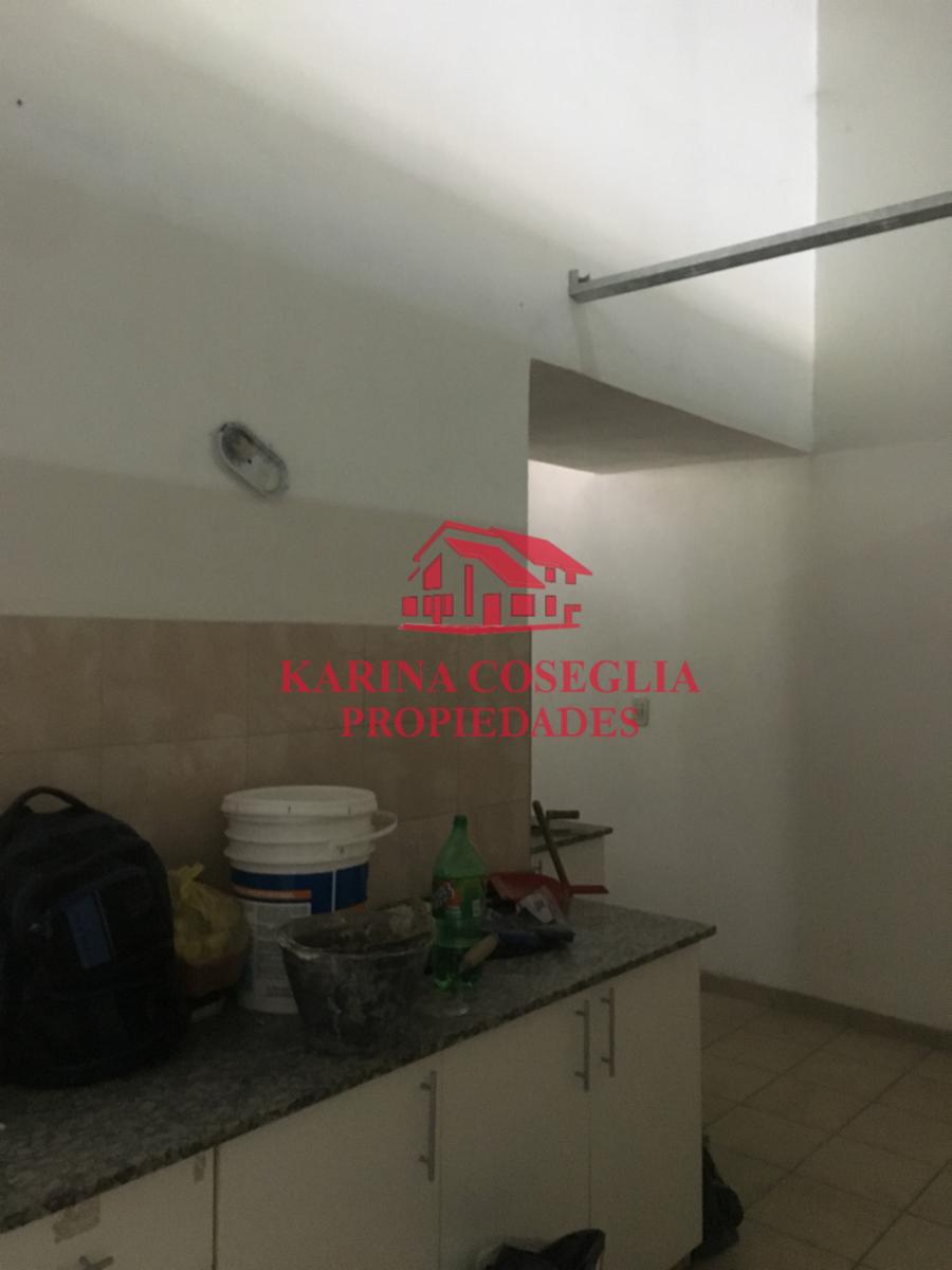 LOCAL EN VENTA SOBRE 197 .JOSE C PAZ - 8