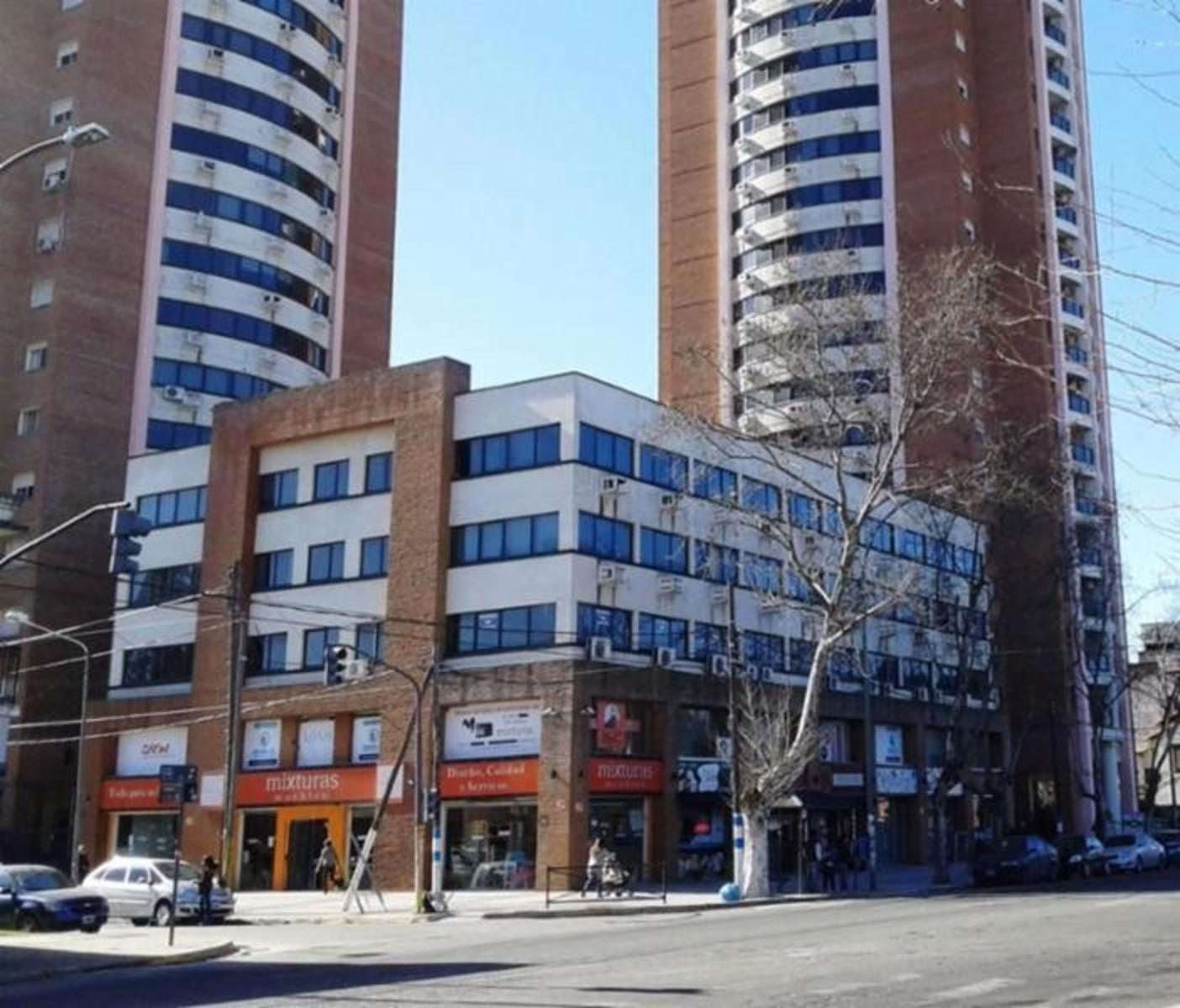 ALQUILER DE COCHERA DOBLE CUBIERTA, EN BARCELONA V - 1