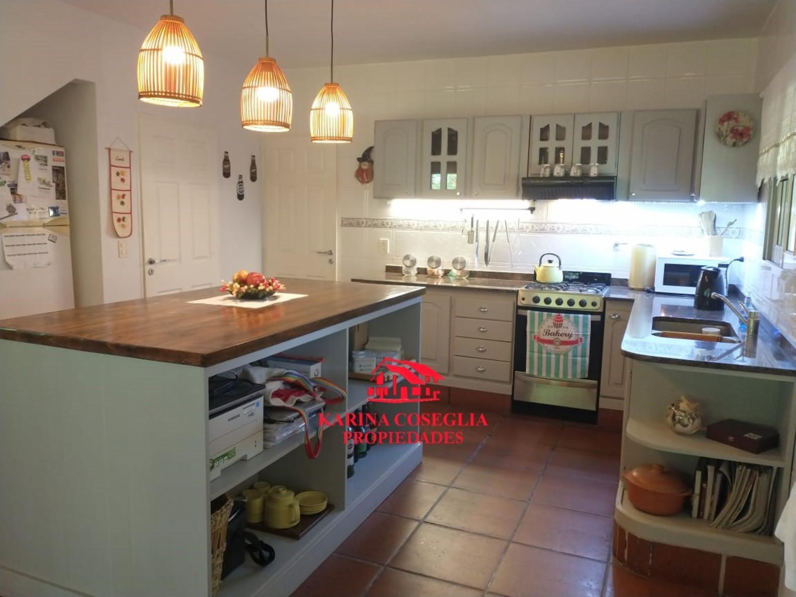 EXCELENTE CASA EN VENTA EN LAS BRISAS C.C