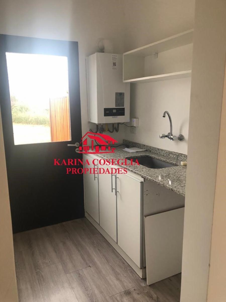 CASA CON PILETA , EN UNA PLANTA , BARRIO PRIVADO BARBARITA - 11