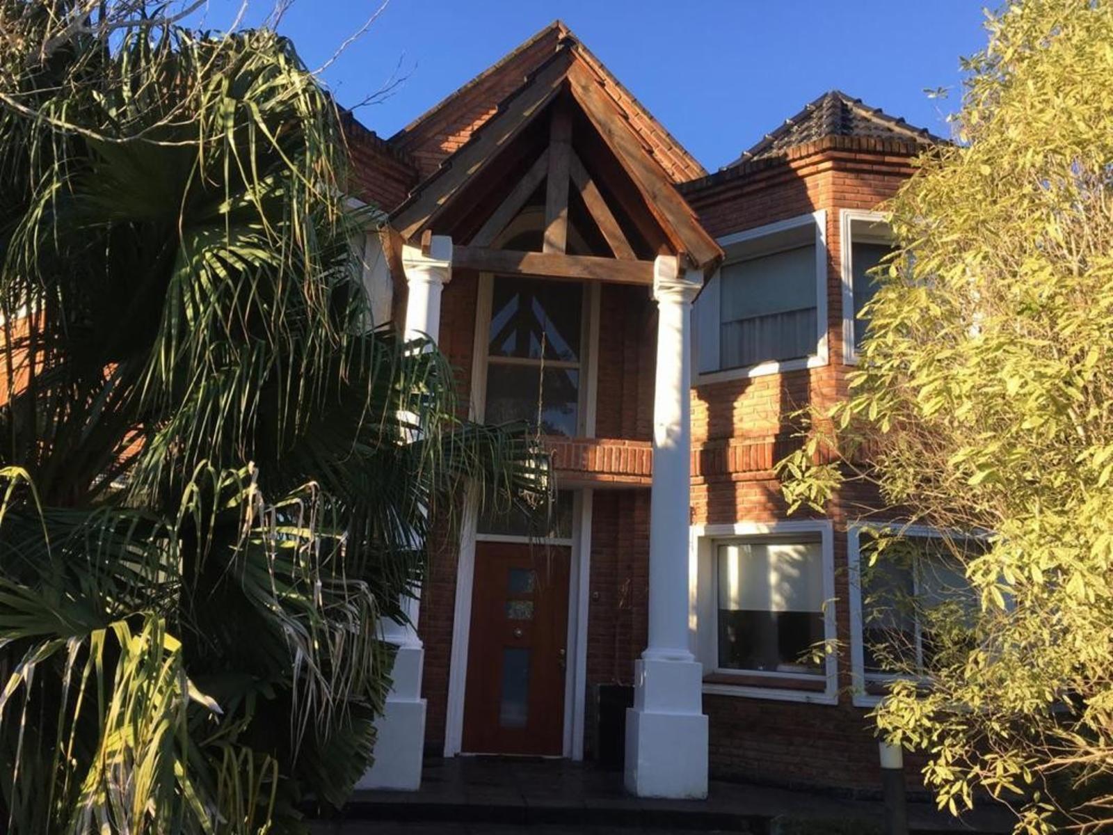 CASA 5 AMBIENTES , CON ESCRITORIO , PILETA , LA BARRA VILLAGE , ESCOBAR - 1