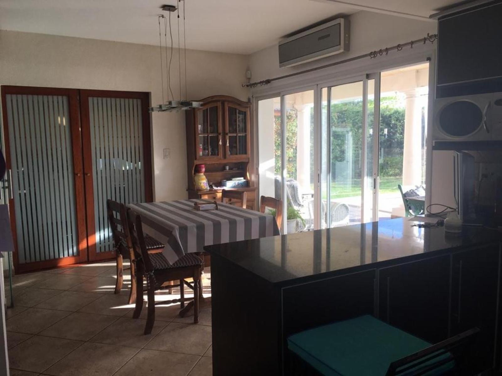 CASA 5 AMBIENTES , CON ESCRITORIO , PILETA , LA BARRA VILLAGE , ESCOBAR - 2