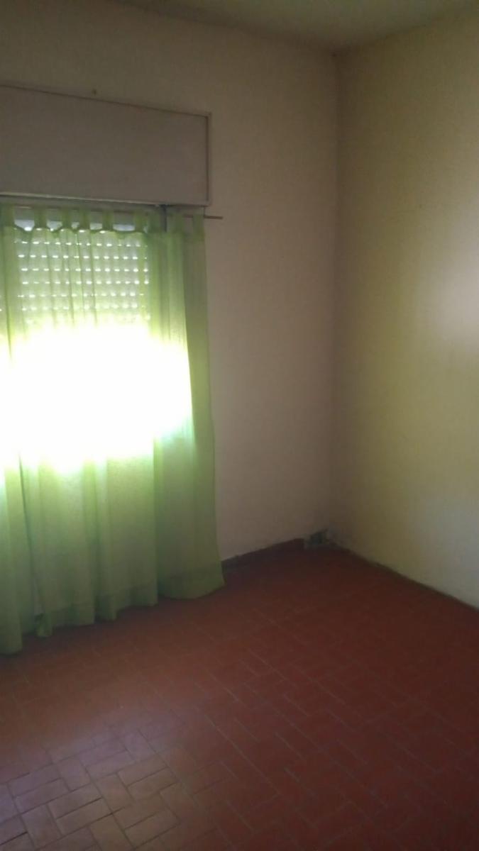 CASA AMERICANA DE 3 AMBIENTES MORON SUR