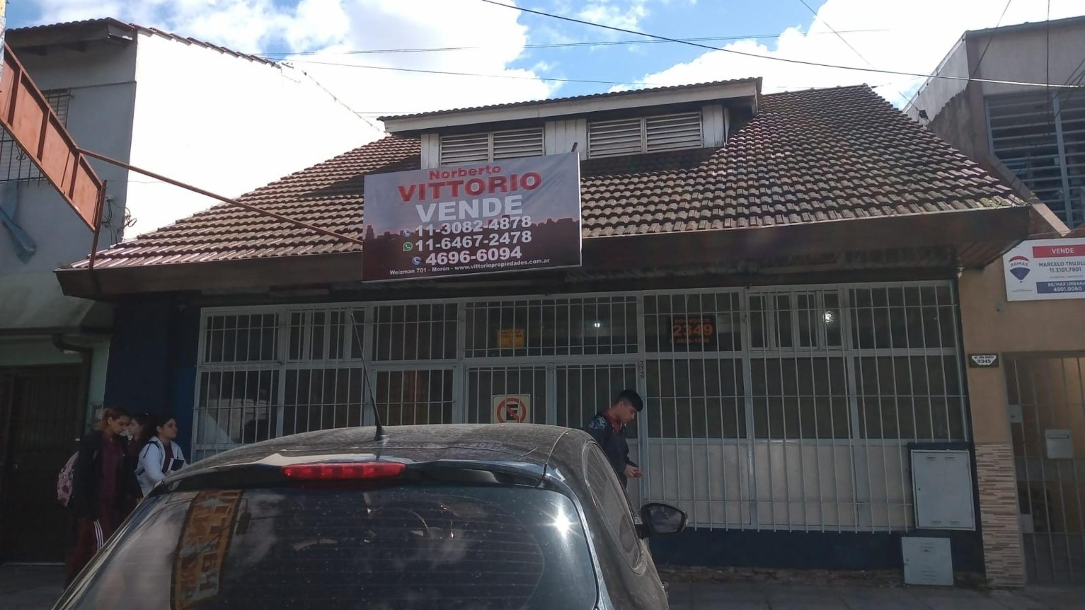 LOCAL , CON ALTILLO Y DEPARTAMENTO POR PASILLO DE 3 AMBIENTES