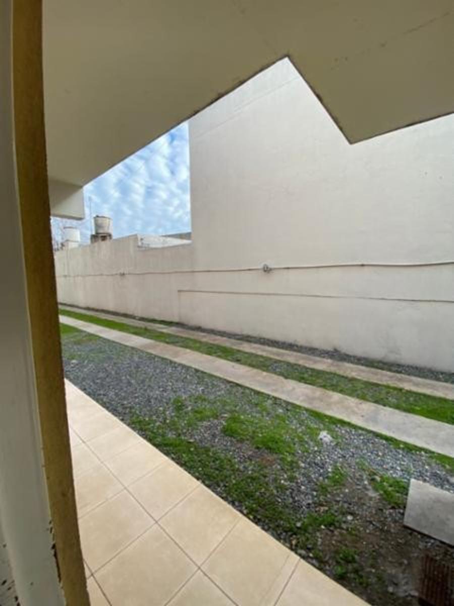 DEPARTAMENTO dos ambientes de 40 metros aprox , al frente con cochera individual y portón eléctrico cocina comedor todo integrado, dormitorio con placard , termo tanque eléctrico — foto 7