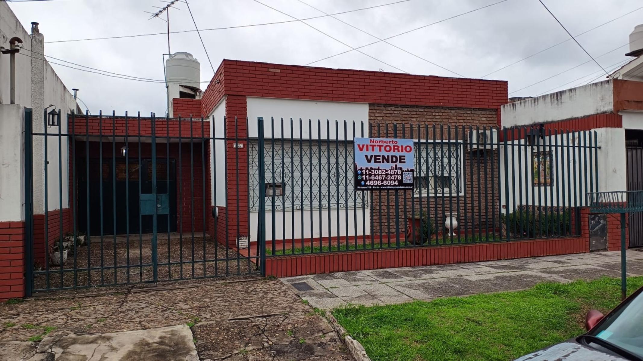 VENTA CASA AMERICANA LOTE PROPIO CUATRO AMBIENTES