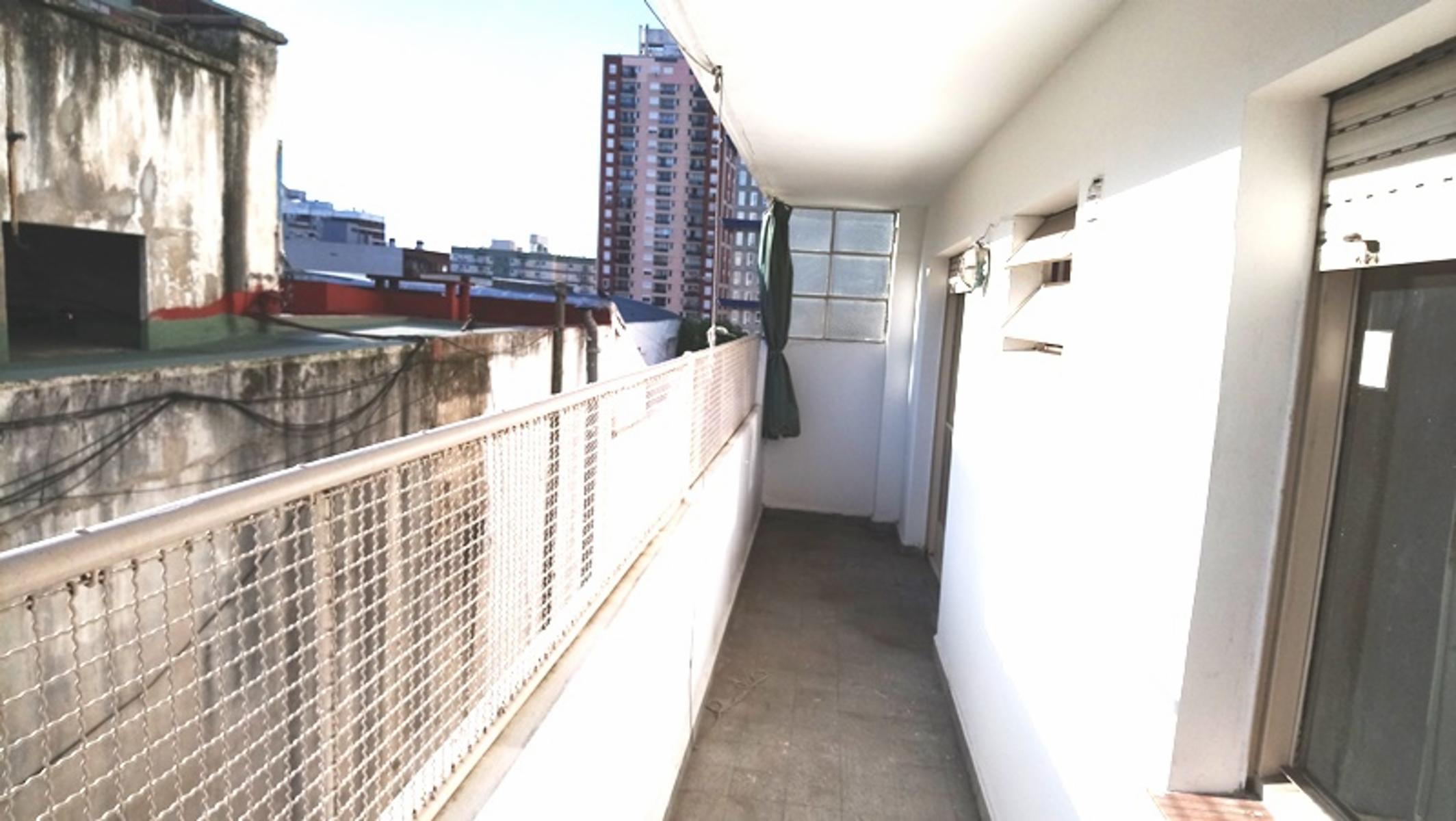 SEMIPISO 3 ambientes Contrafrente vista abierta con Luminosidad - doble circulación gran balcón — foto 12