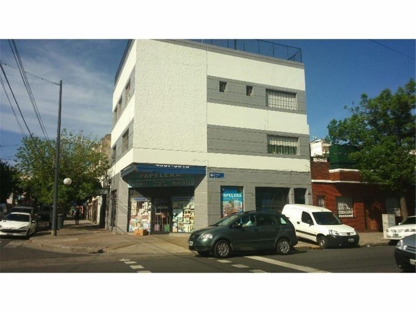 Local comercial Av. Jonte ESQUINA Virgilio 60 M2 Cuadra Comercial VIDRIERAS-REJAS — foto 2
