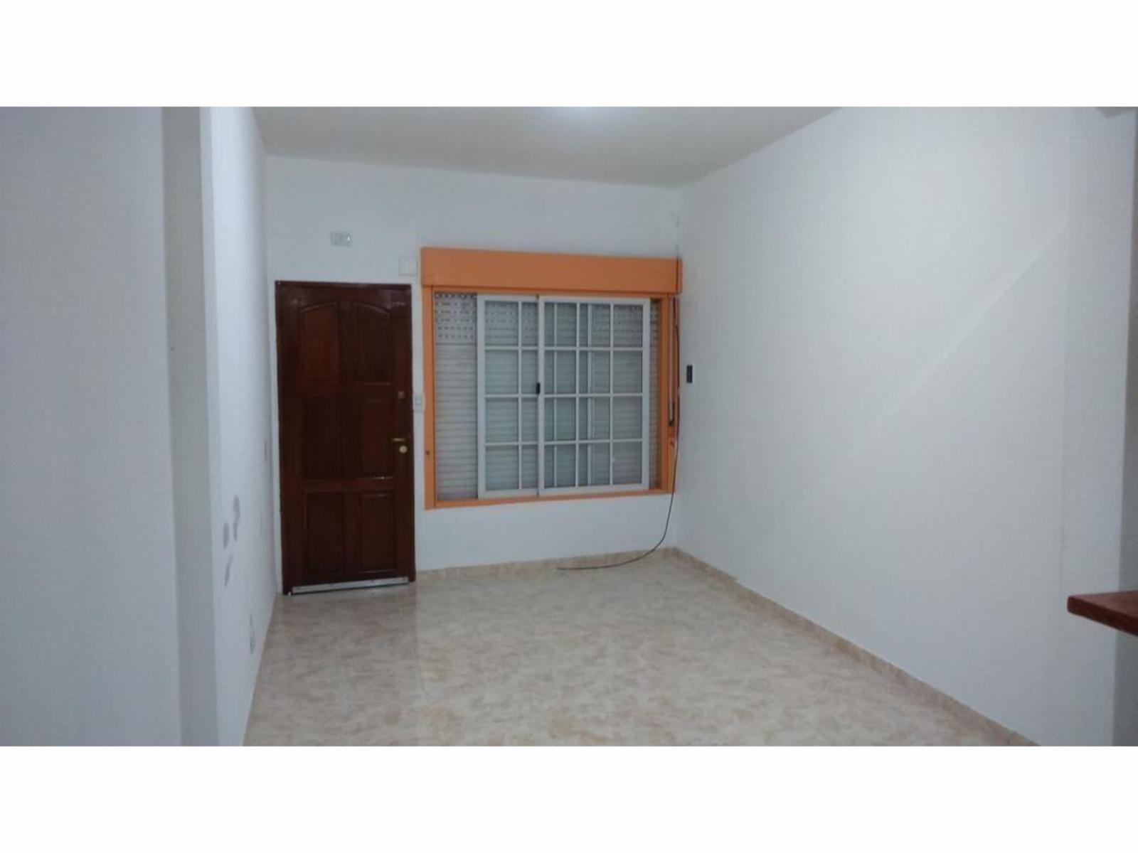 Departamento Tipo Casa entrada indep. Venta 1 AMB Dividido en 2 con patio RECICLADO A NUEVO — foto 2