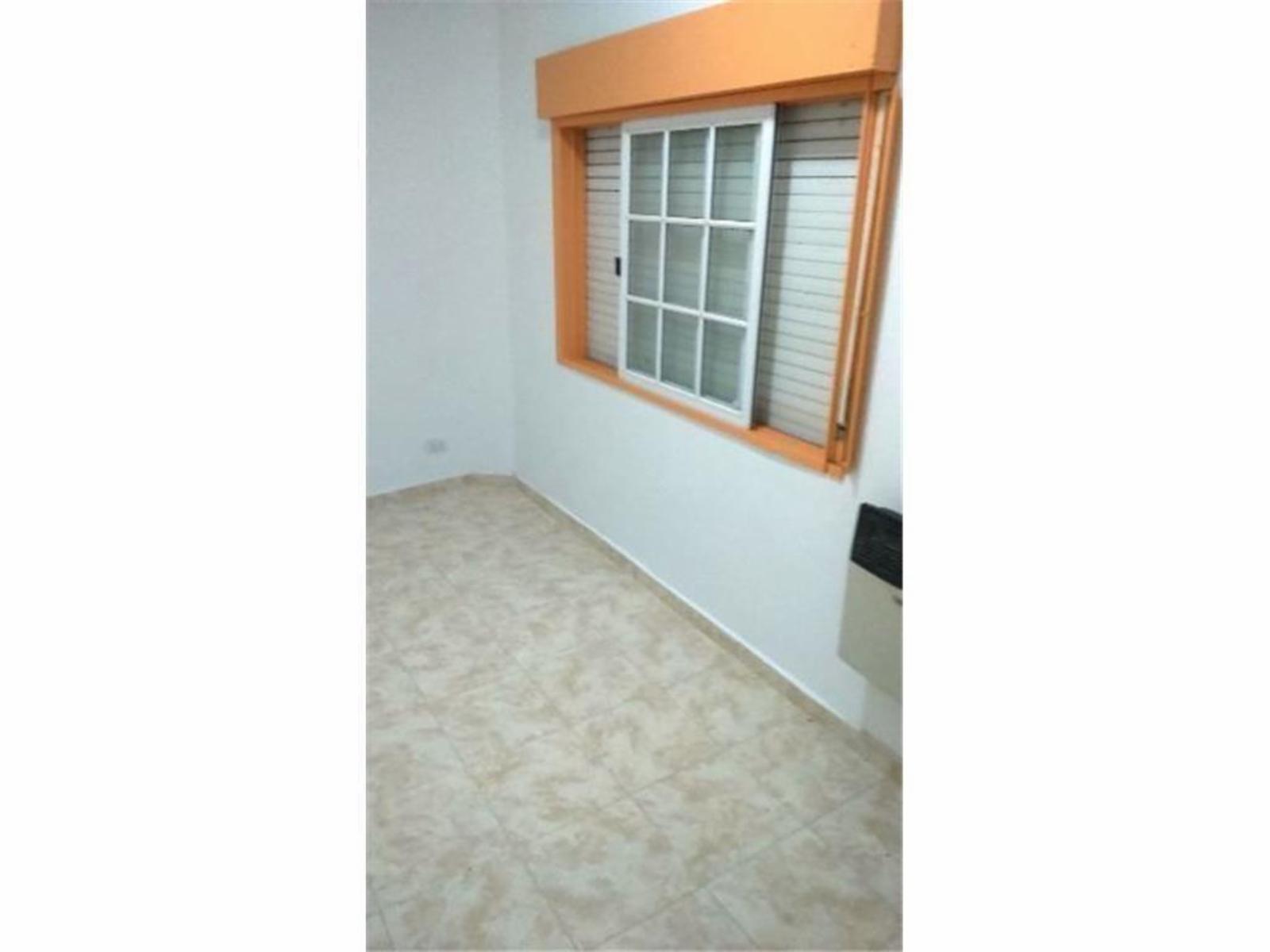 Departamento Tipo Casa entrada indep. Venta 1 AMB Dividido en 2 con patio RECICLADO A NUEVO — foto 9
