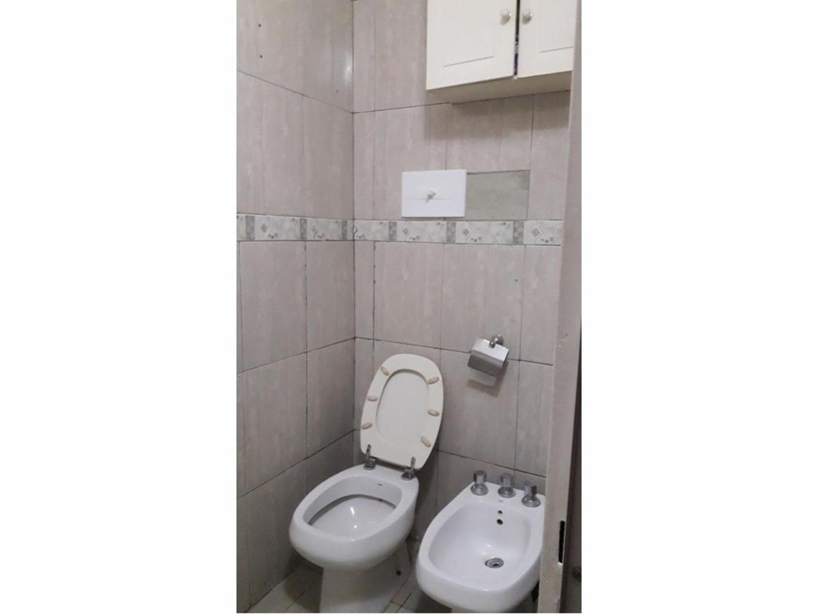 PH x pasillo es casi 2Amb.reciclado con entrepiso y terraza chica propia baño-cocina a gas equipada — foto 7