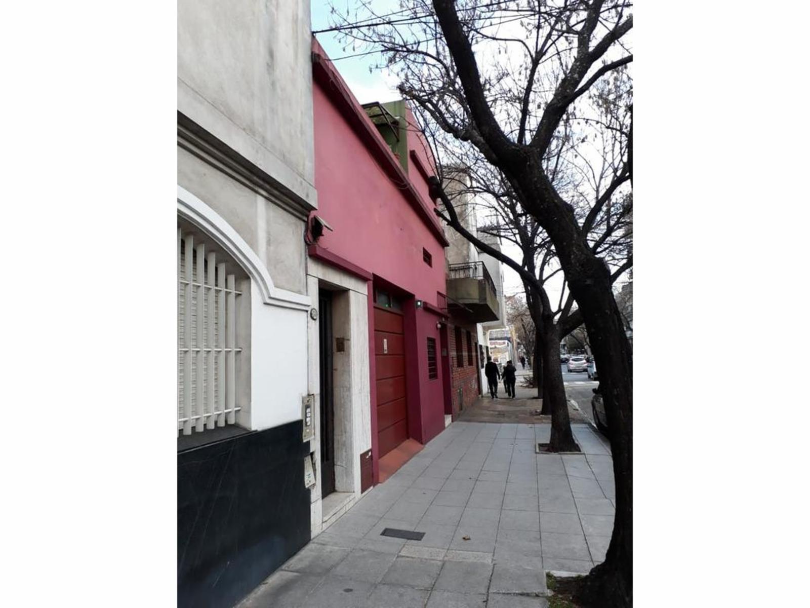Casa-PH 3 AMB. MB* Frente*Entrada independiente Gje.Cubierto grande-Patio Ttza* Muy Bien Reciclado* — foto 4