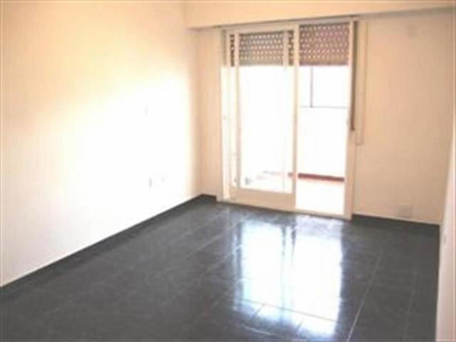 Departamento en Venta 2 Dormitorios contrafrente muy luminoso aireado excelente ubicación — foto 5