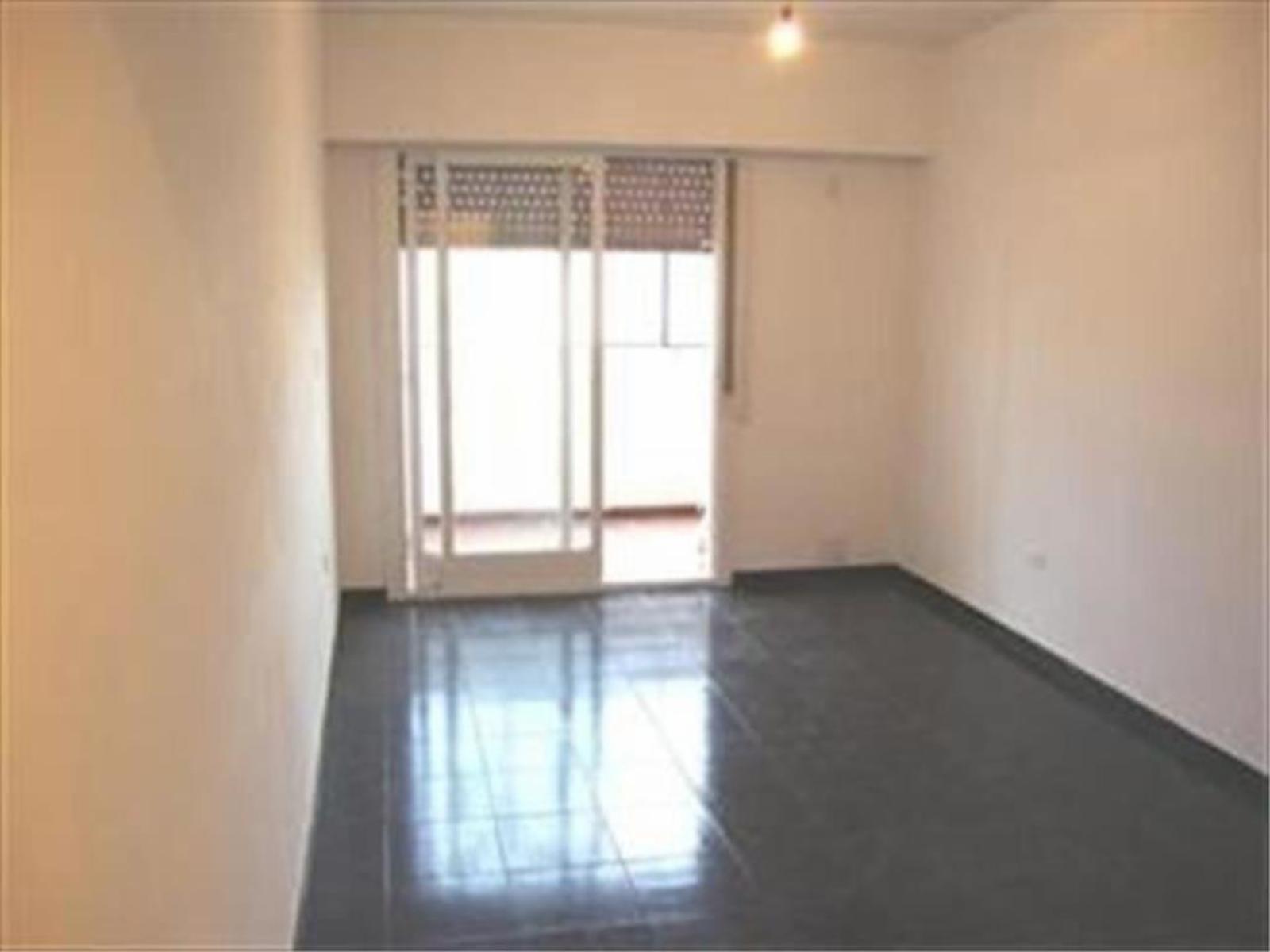 Departamento en Venta 2 Dormitorios contrafrente muy luminoso aireado excelente ubicación — foto 7