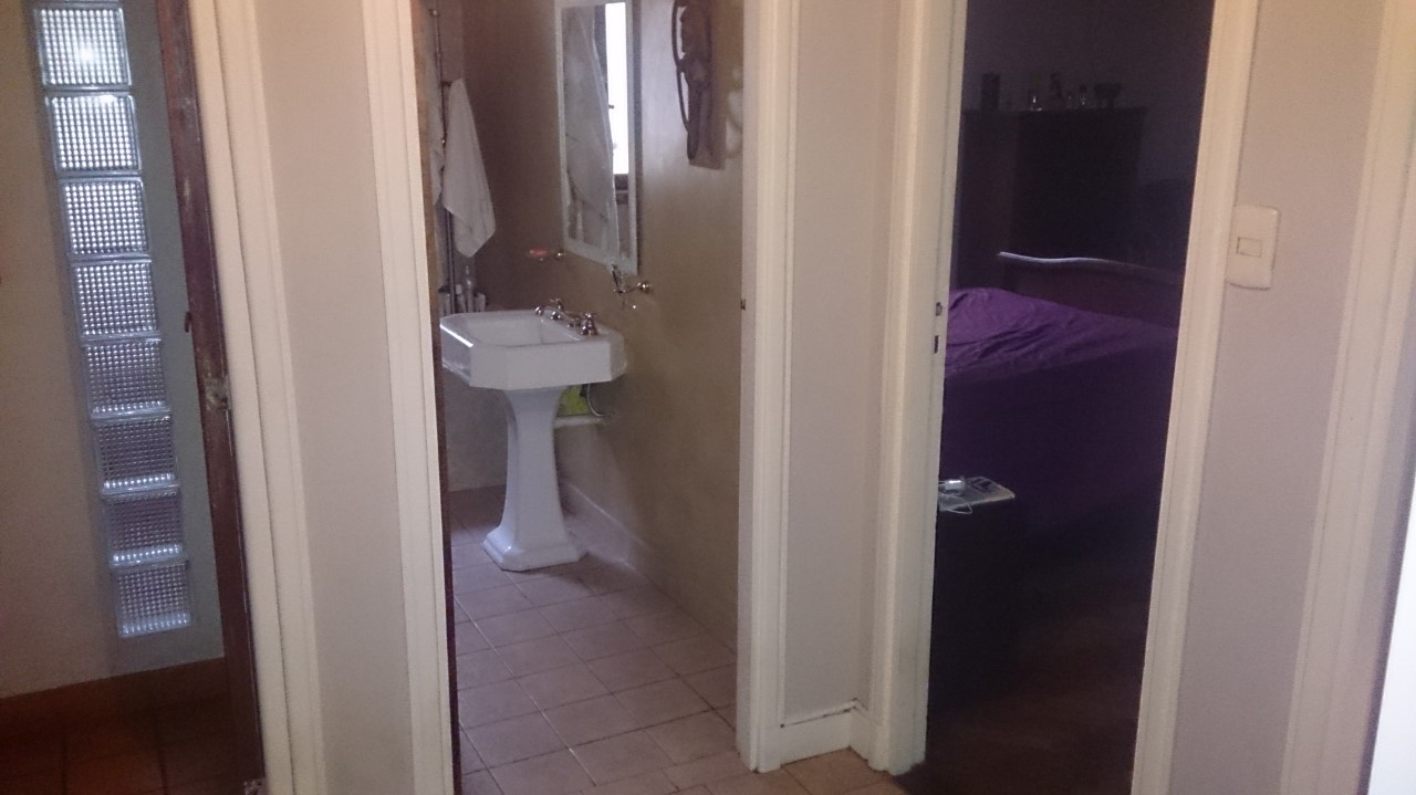 Casa de 4 Amb. con Cochera, Terraza, Patio, Lavadero, Toilette,Hall de Recepción Buena Distribución — foto 5