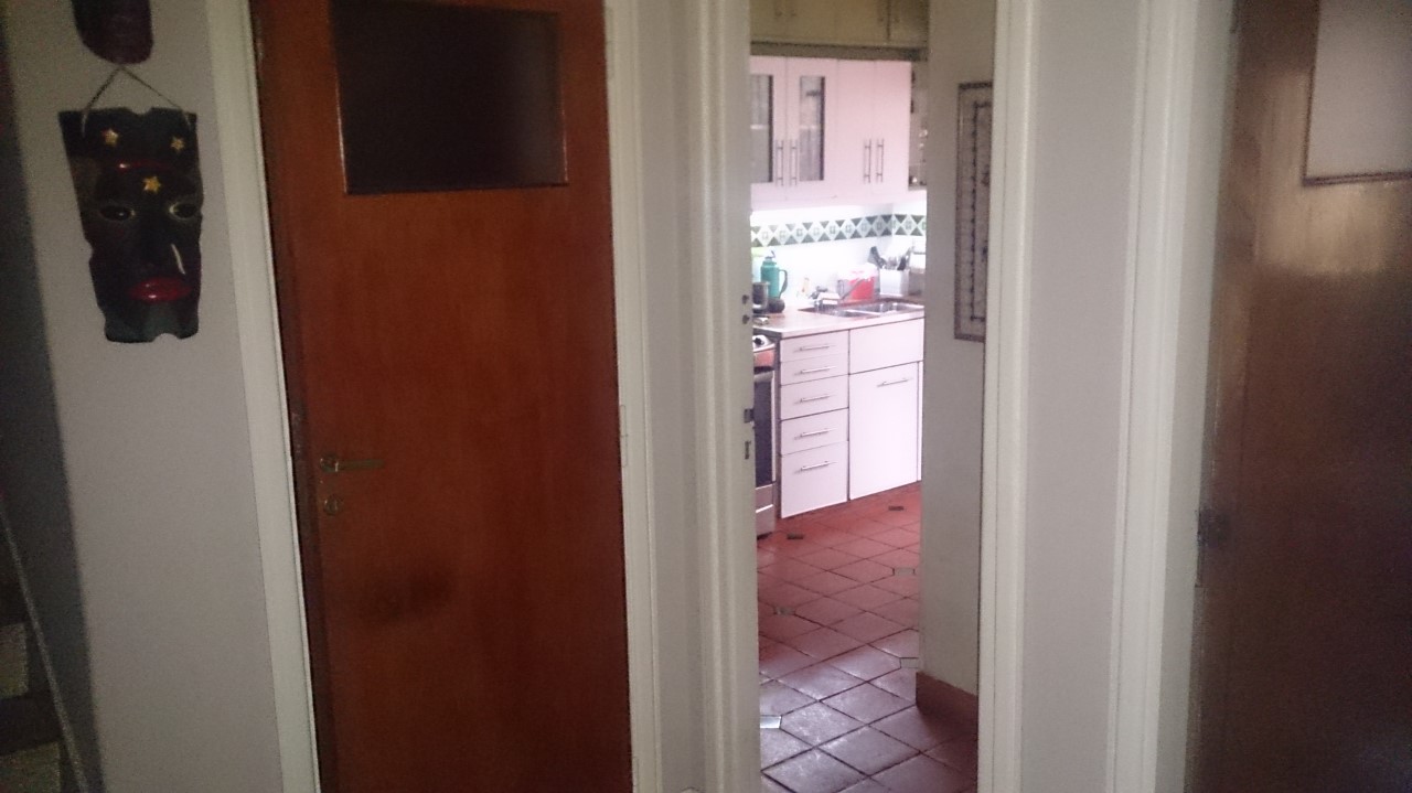 Casa de 4 Amb. con Cochera, Terraza, Patio, Lavadero, Toilette,Hall de Recepción Buena Distribución — foto 8
