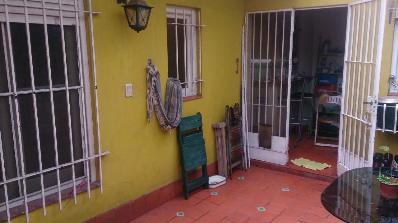 Casa de 4 Amb. con Cochera, Terraza, Patio, Lavadero, Toilette,Hall de Recepción Buena Distribución — foto 15