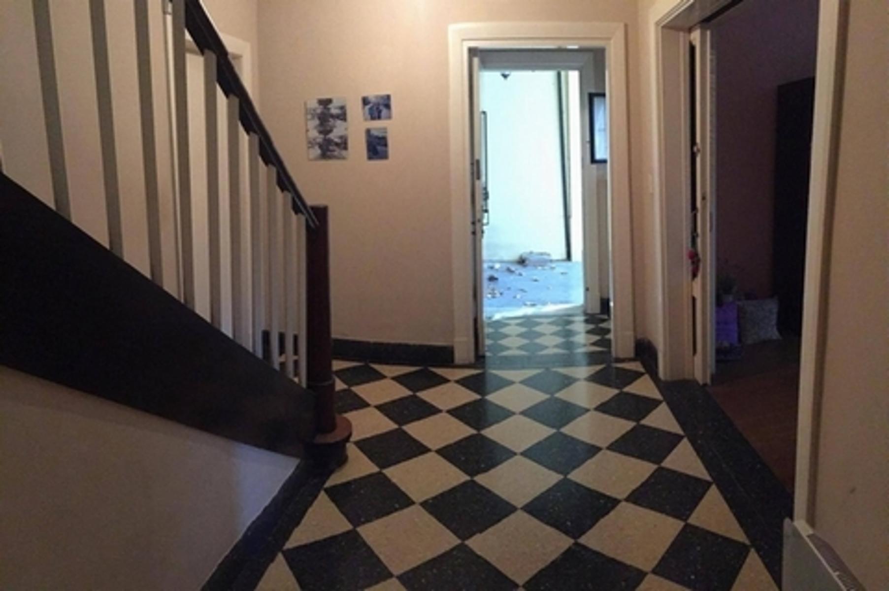 Casa de Estilo Ingles , Quincho, cochera , terraza, jardín, Balcon, sótano, dependencia. — foto 9