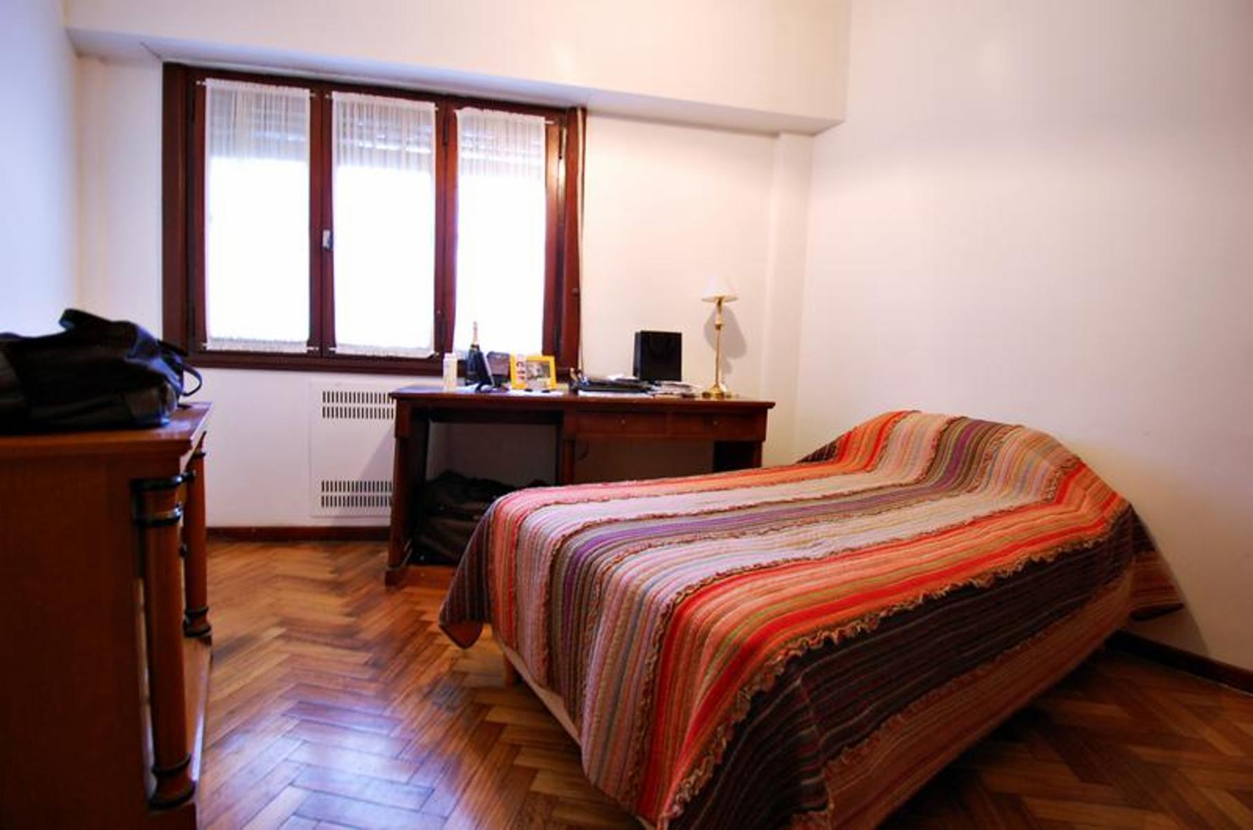 Dpto de 4 Amb. Contra frente , muy buena distribucion, con Balcon, muy Buena Ubicacion — foto 6