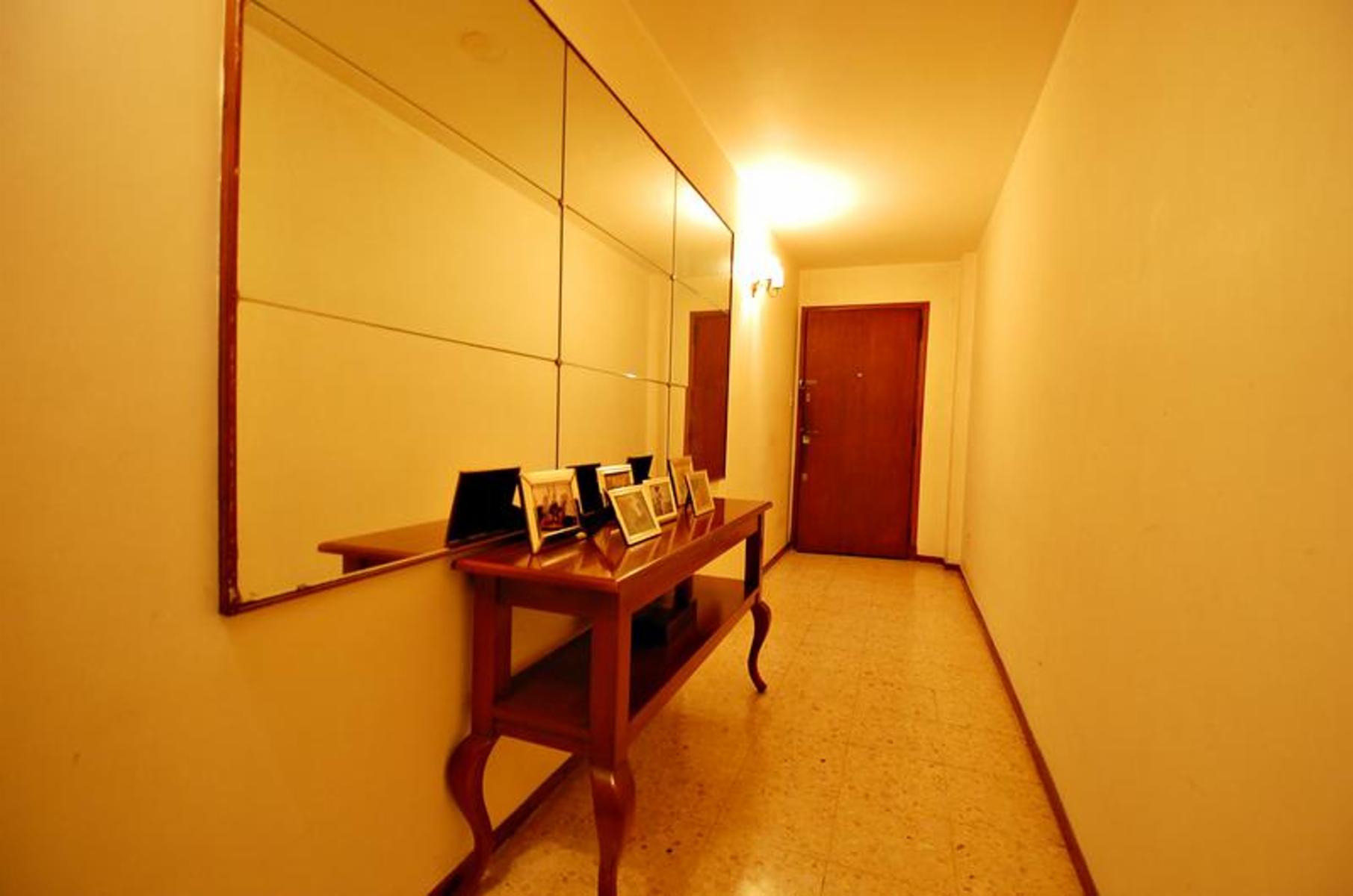 Dpto de 4 Amb. Contra frente , muy buena distribucion, con Balcon, muy Buena Ubicacion — foto 11