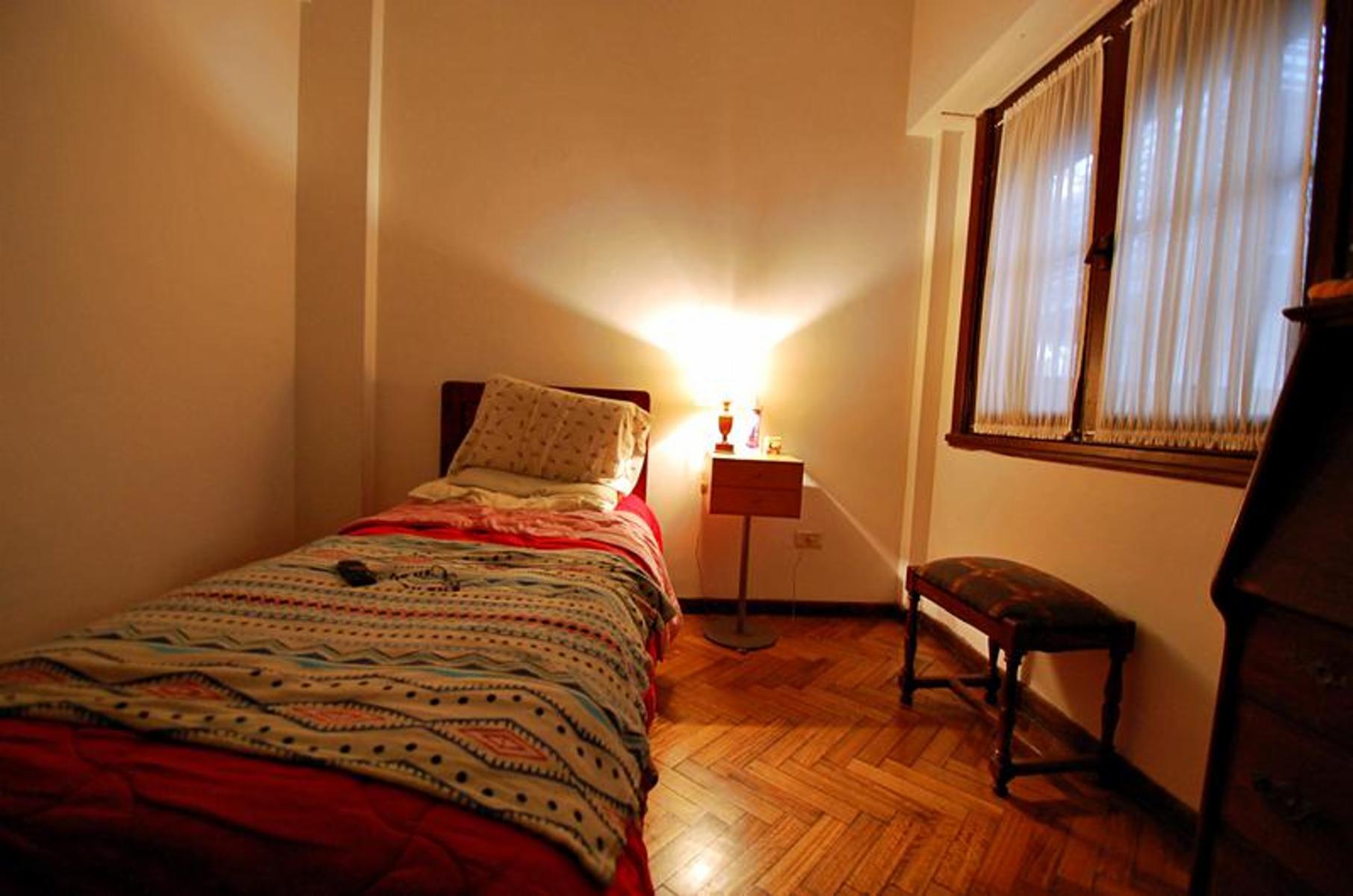 Dpto de 4 Amb. Contra frente , muy buena distribucion, con Balcon, muy Buena Ubicacion — foto 13