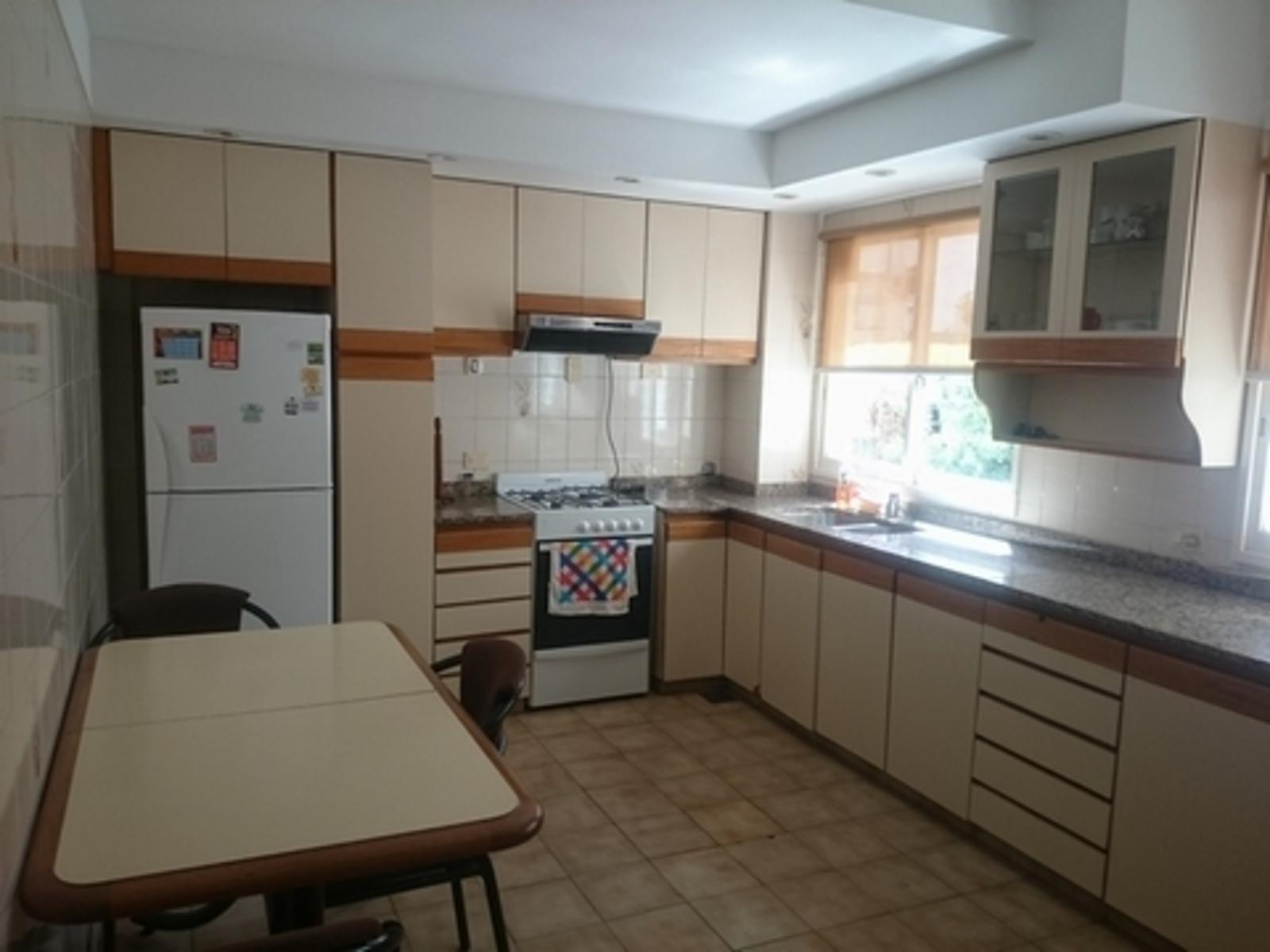 Piso de 4 Amb. a la calle con cochera, balcon, toilette, sala de planchado, Dep. Scio, Lavadero. — foto 12