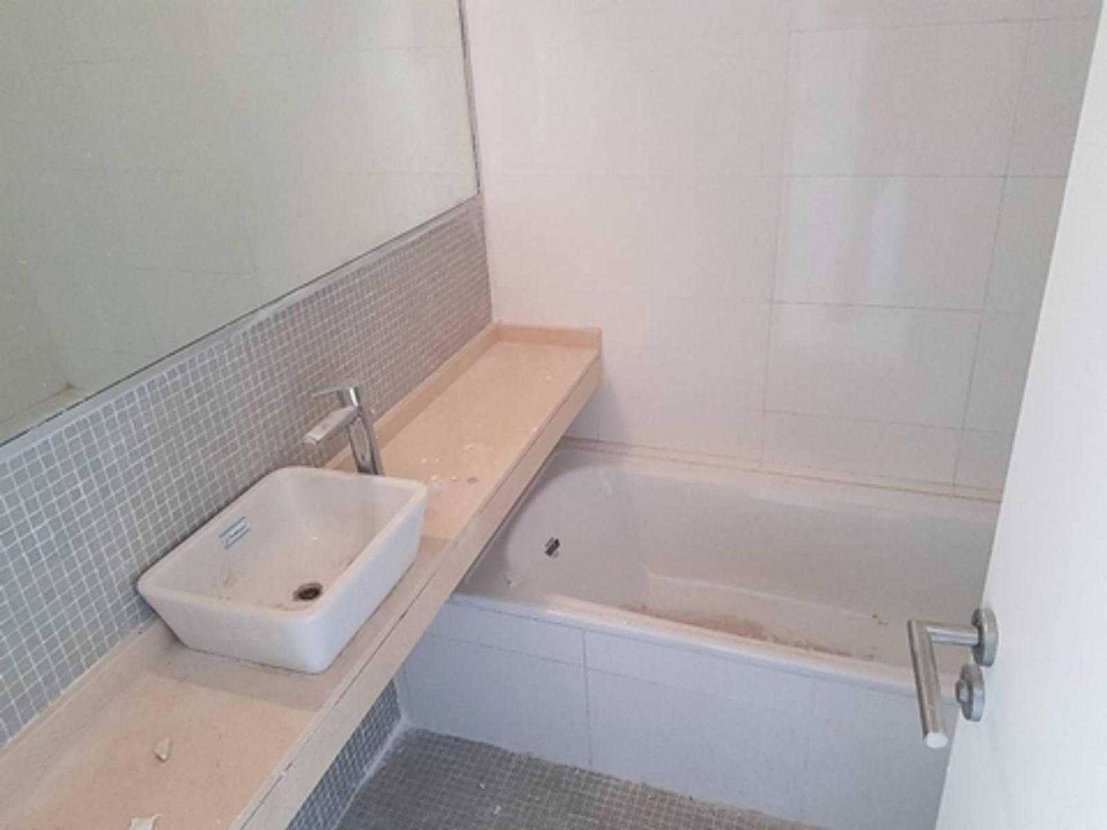 Hermoso Dpto de 2 Ambientes con terraza, muy moderno y super luminoso 3er piso por escalera — foto 5