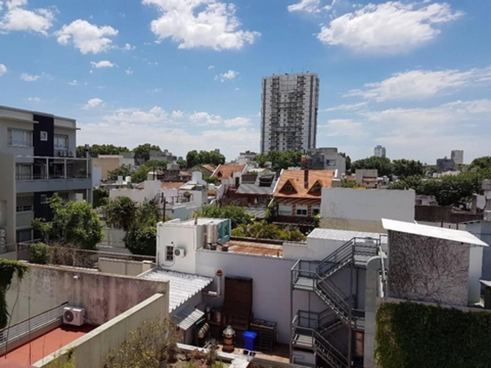 Hermoso Dpto de 2 Ambientes con terraza, muy moderno y super luminoso 3er piso por escalera — foto 9