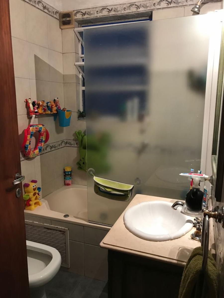Depto 3 Amb a la calle con balcon de 8 mt , toilette bajas Exp. OPORTUNIDAD