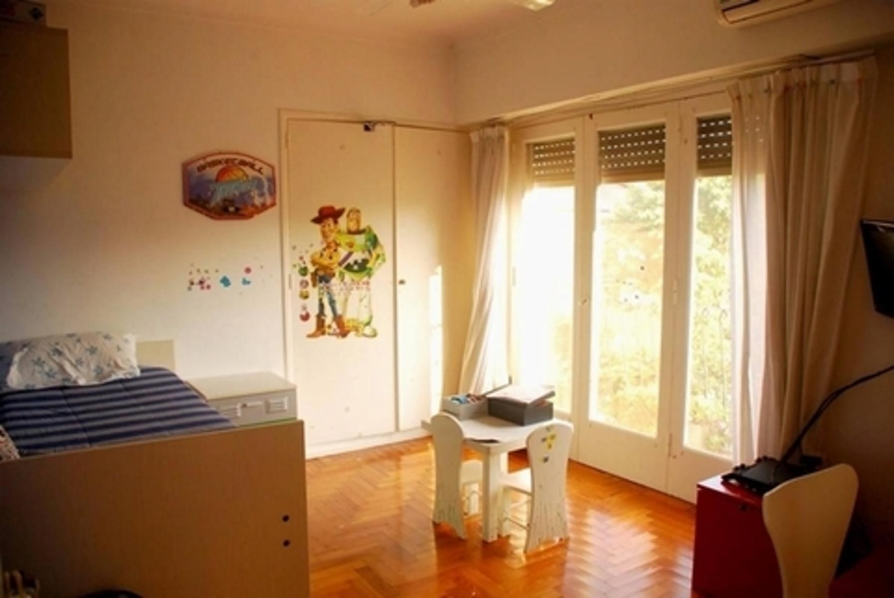 Hermoso Duplex en zona Olivos Golf 4 amb. pileta,jardin, parrilla. 3 baños