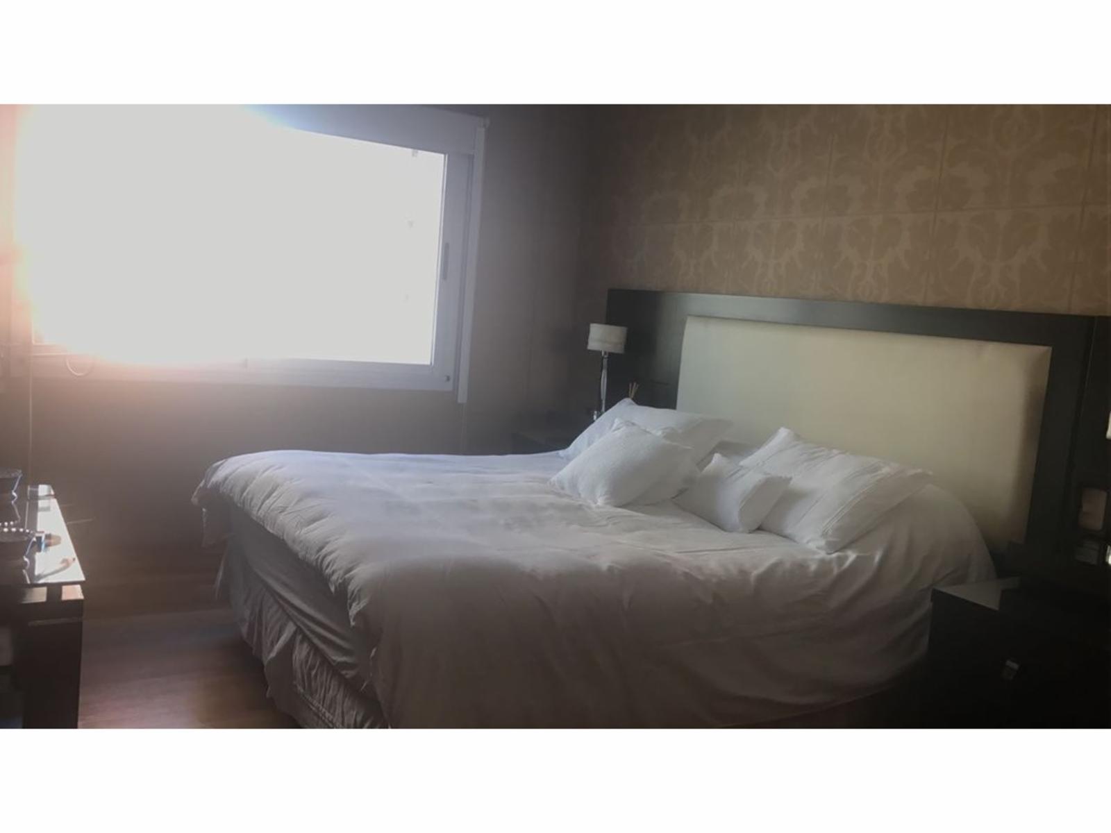 Hermoso Piso de 4 amb. mas Dep. Scio. 2 cocheras 3 Balcones Vista al rió — foto 2