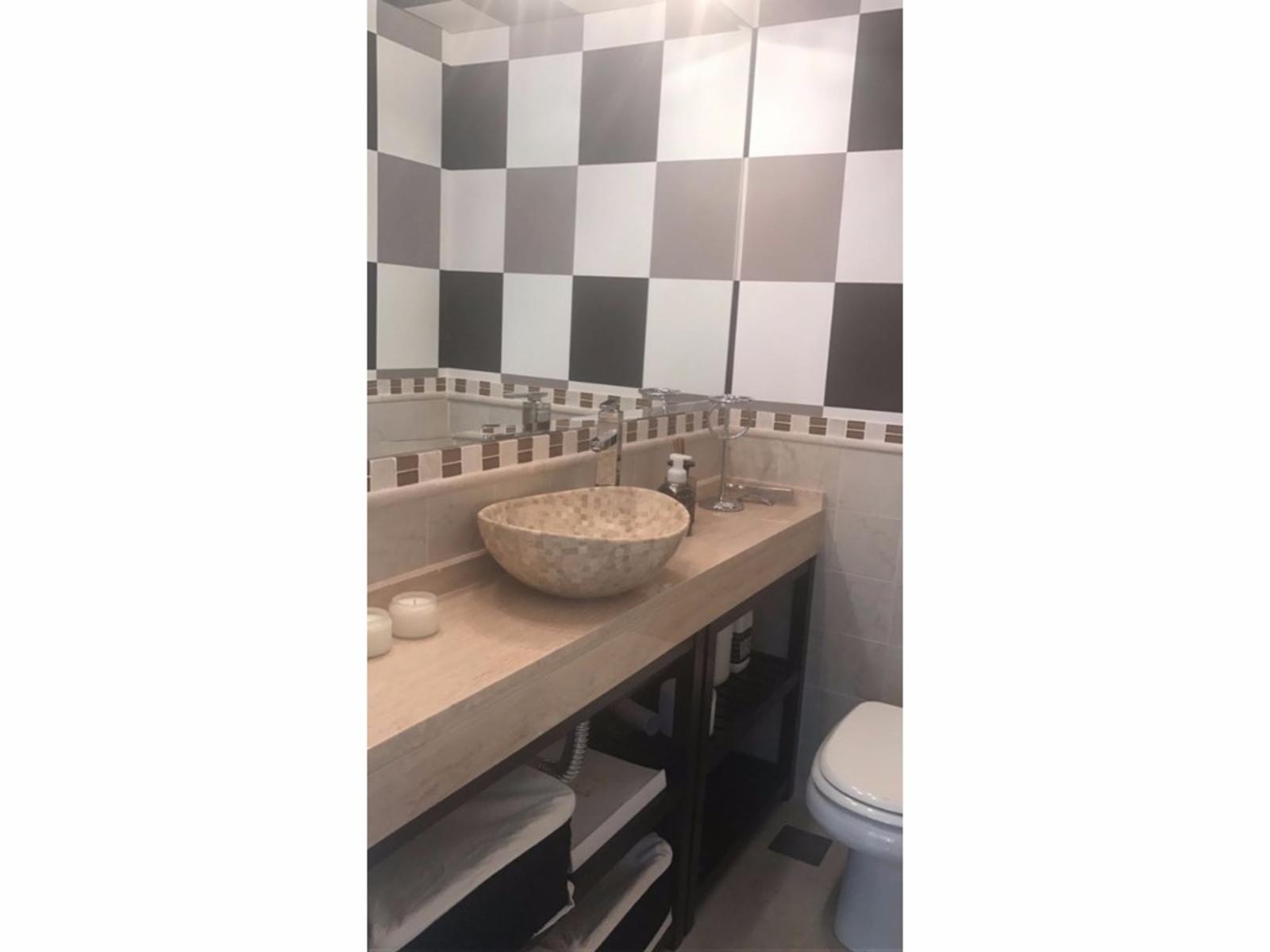 Hermoso Piso de 4 amb. mas Dep. Scio. 2 cocheras 3 Balcones Vista al rió — foto 4